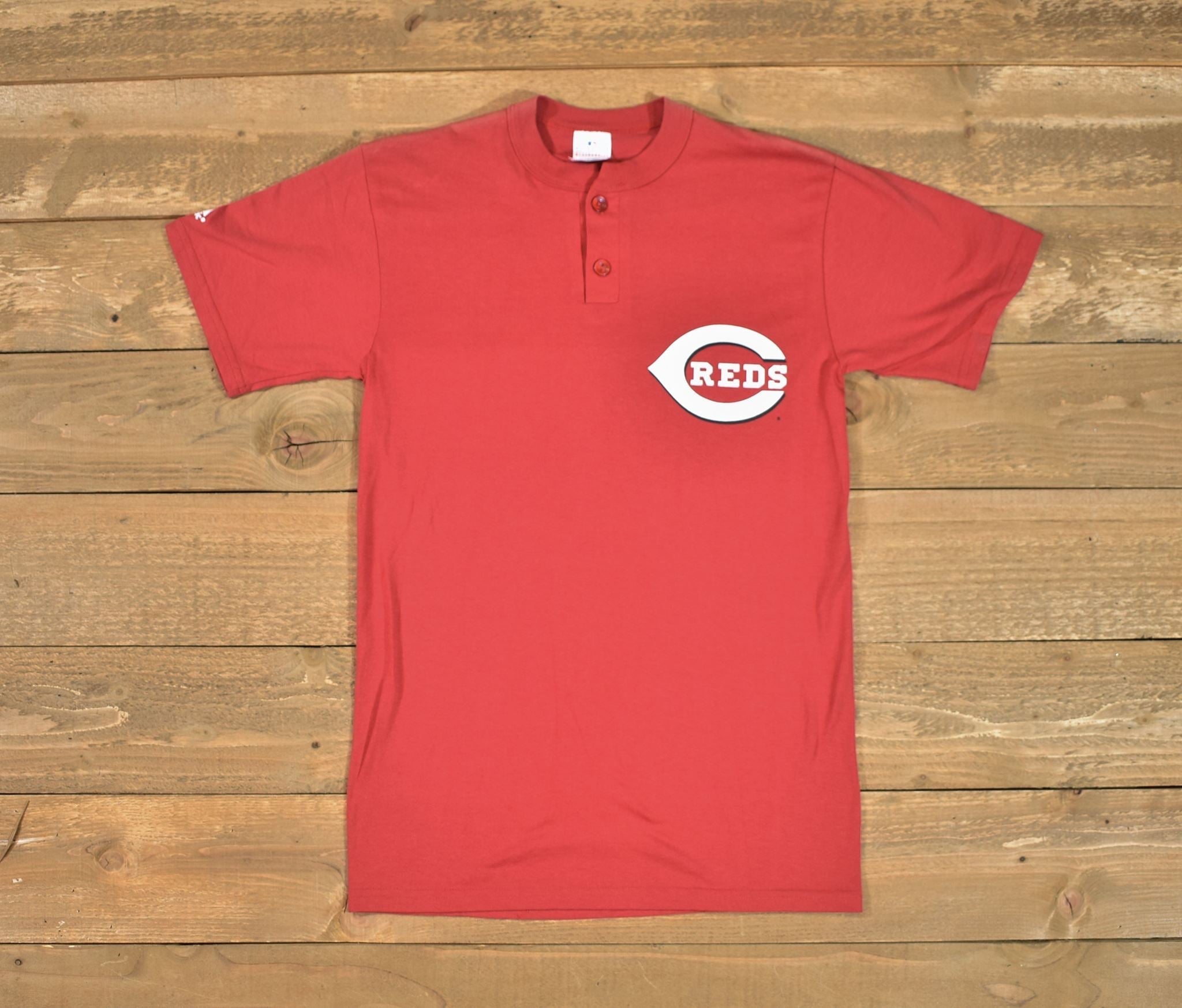 Cincinnati Reds MLB Baseball team t-shirt Small Majestic Button Up Tee Used