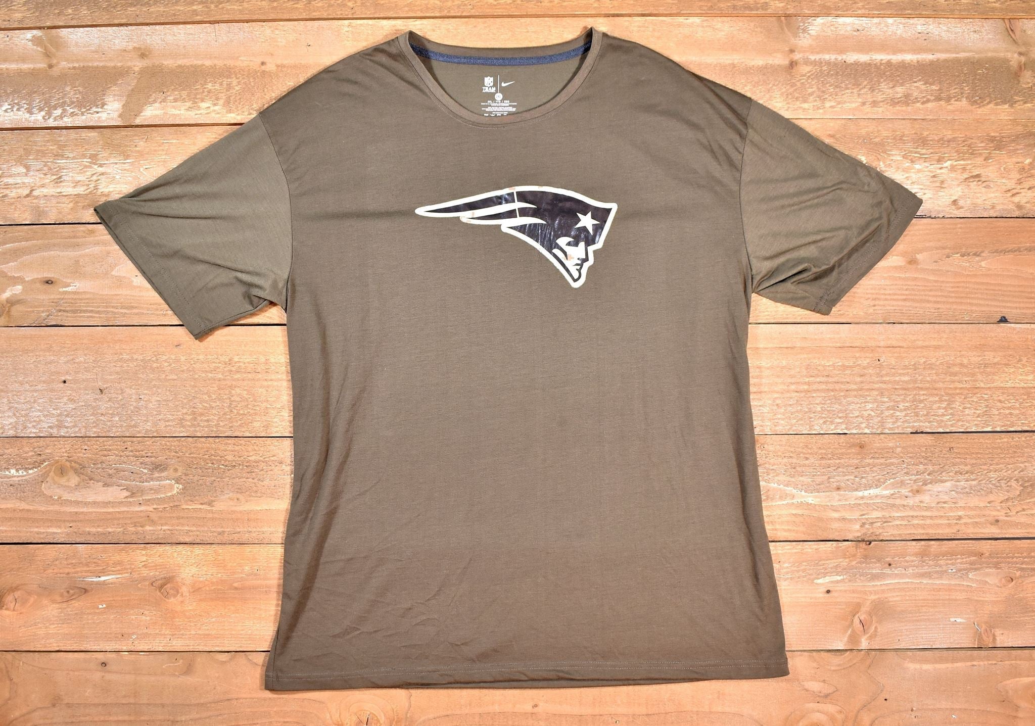 New England Patriots MEns Fast Dry Military Service Shirt Nike Authentic 2XL Use