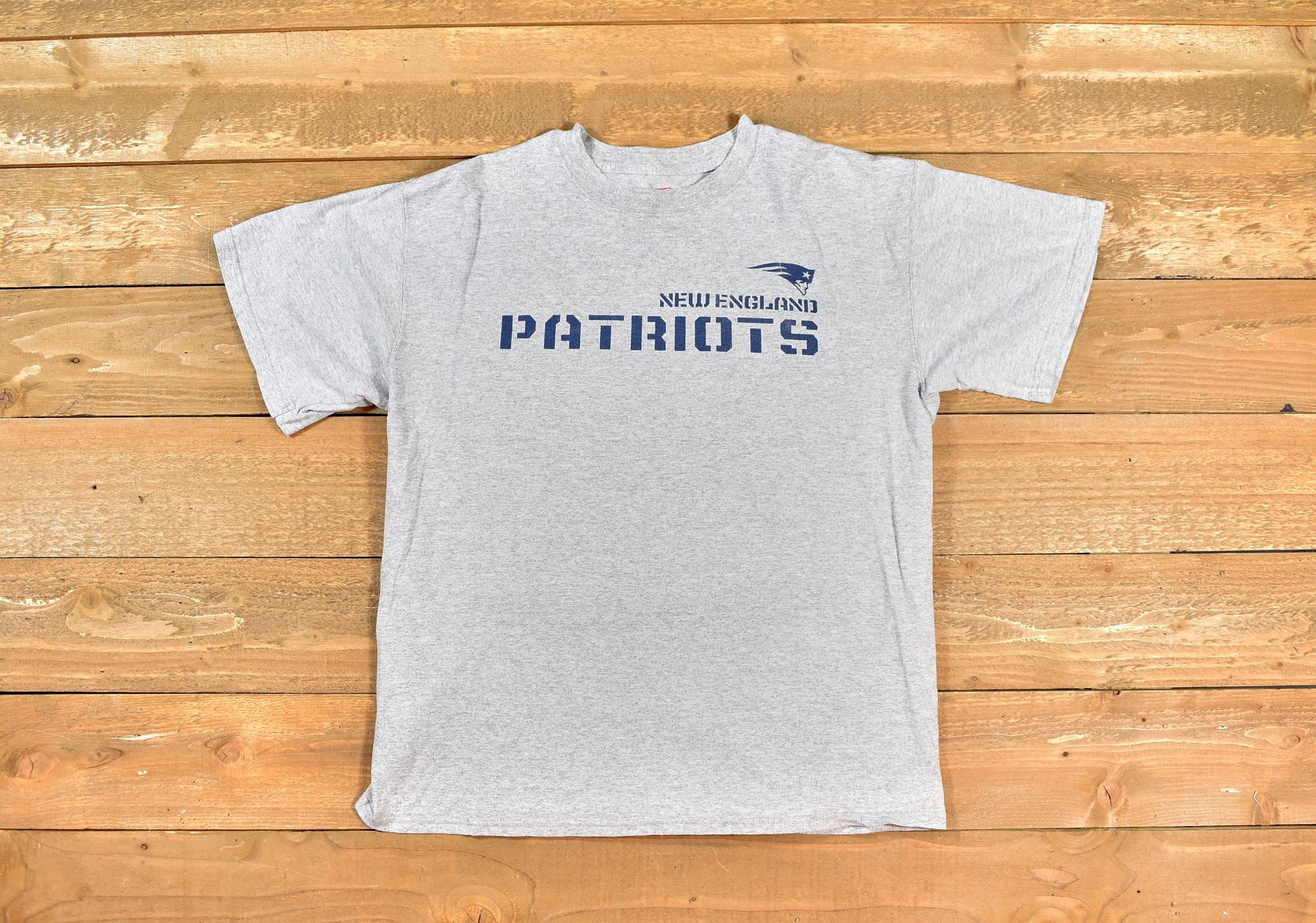 New England Patriots mens t shirt Grey Large tee Used NFL Football shirt