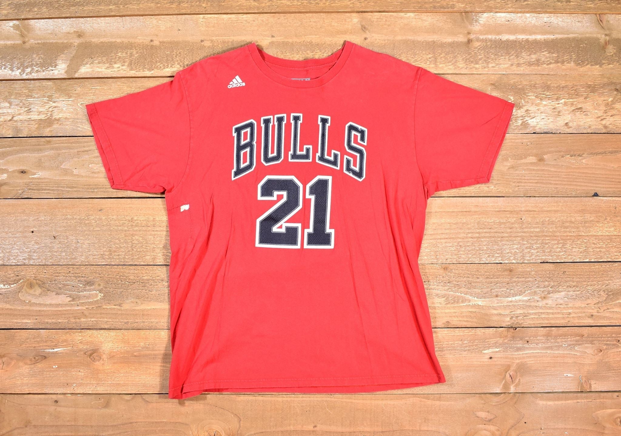 Chicago Bulls Butler 21 tshirt used NBA Basketball shirt Bulls XL