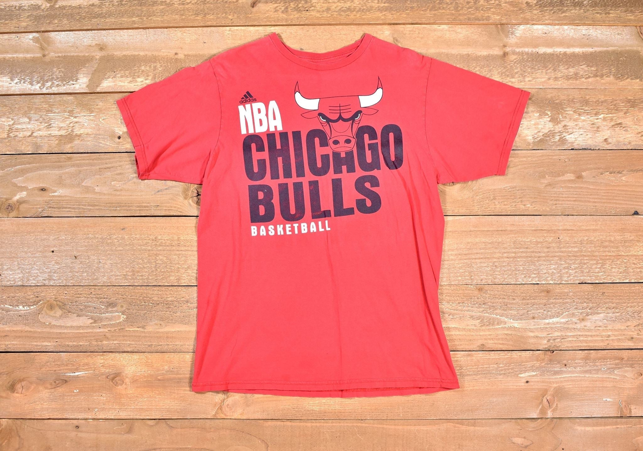 NBA Chicago Bulls Basketball Adidas t shirt used Mens L