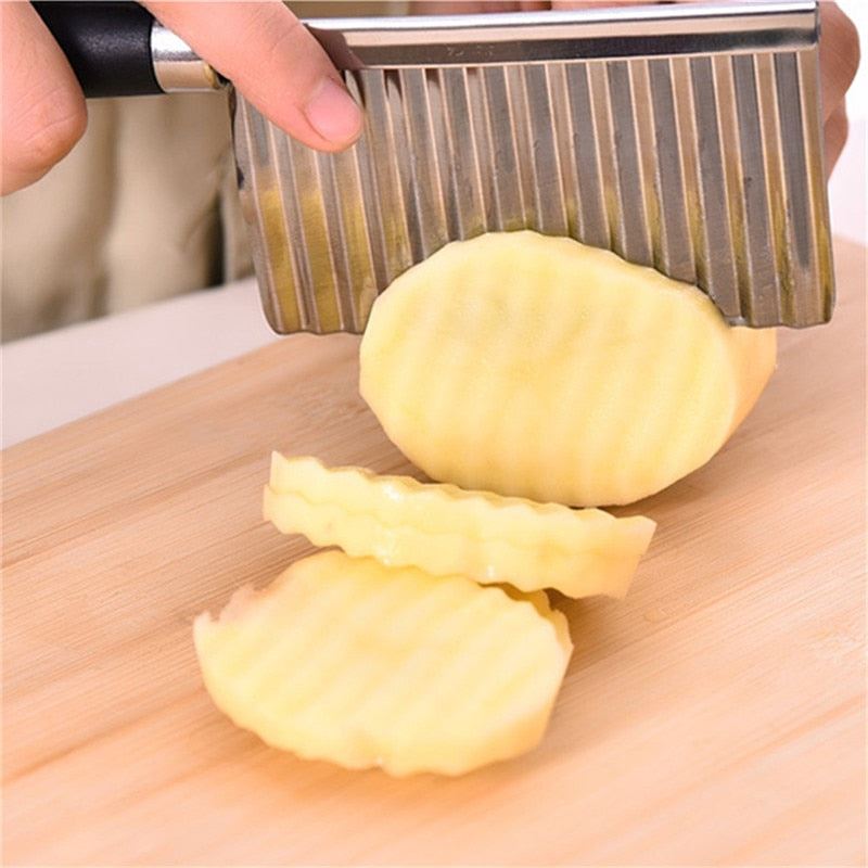 2021 New Kitchen Knives Stainless Steel Vegetable Fruit Wavy Cutter Potato Cucum