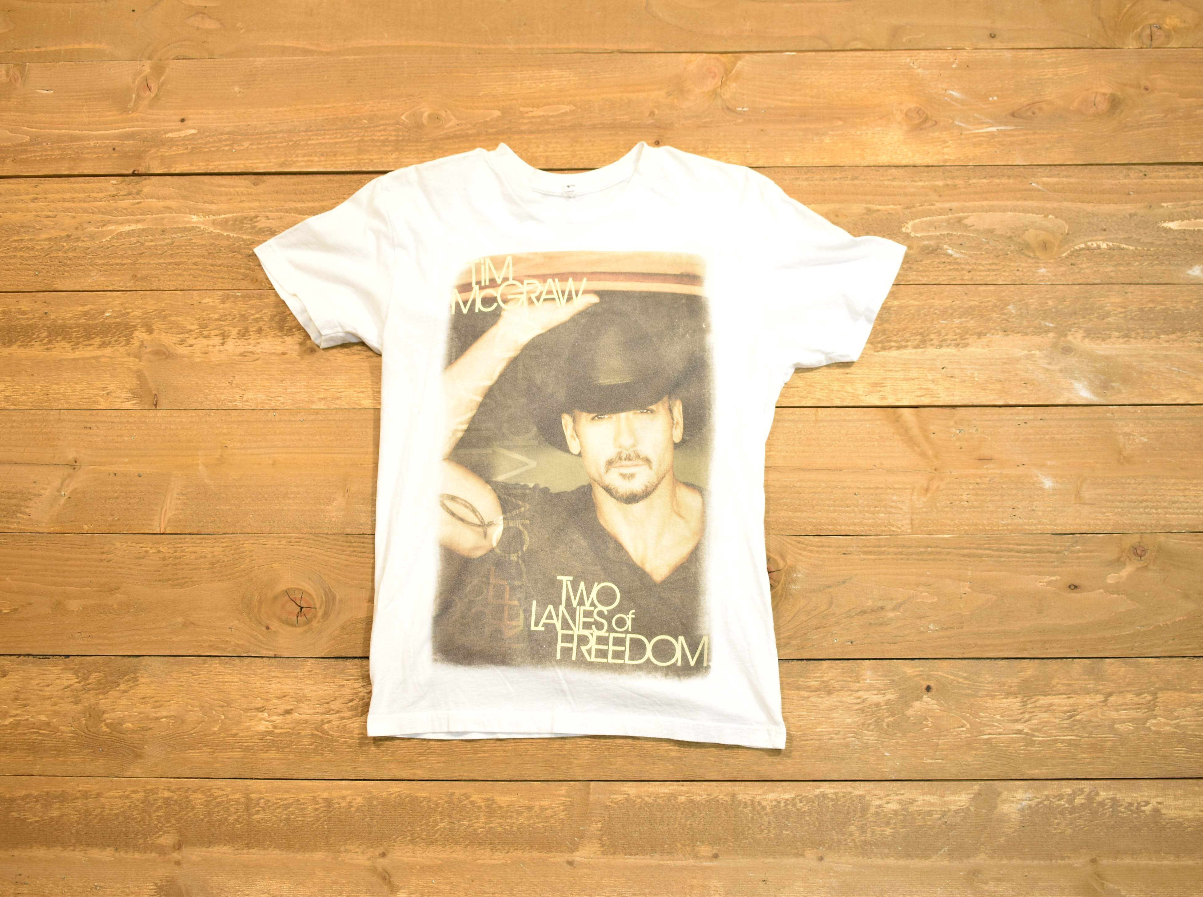 Tim McGraw two lanes of freedom small white authentic concert T-shirt used 2013
