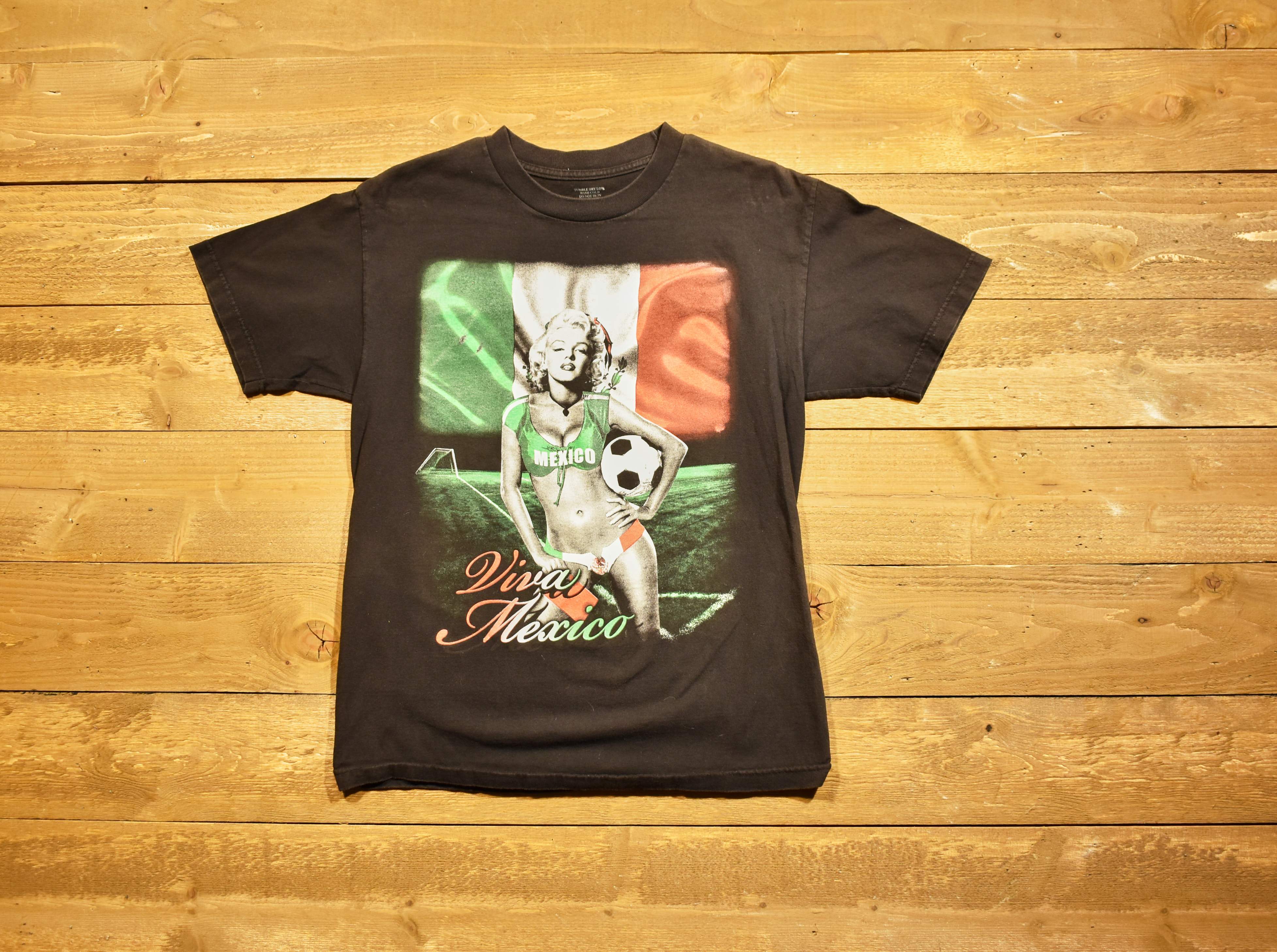 Marilyn Monroe viva Mexico soccer T-shirt men's black medium used