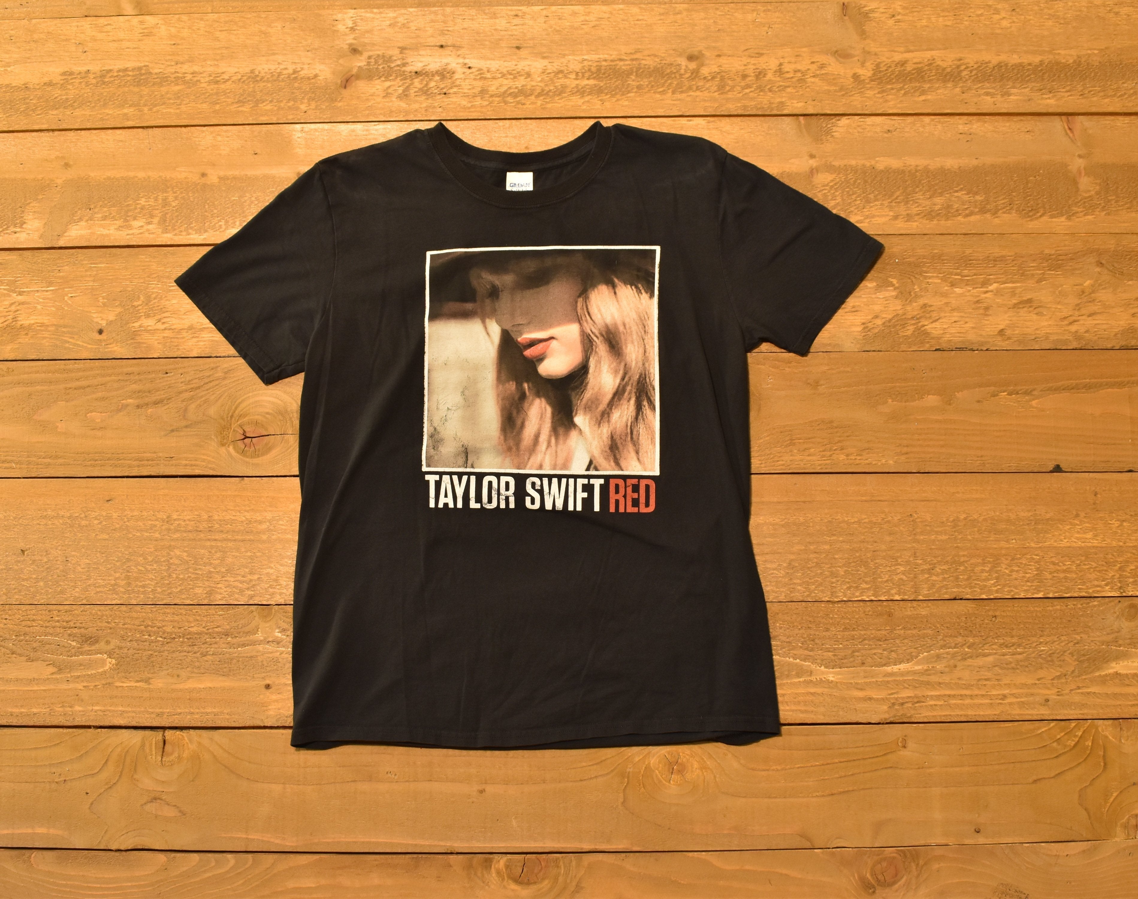 Taylor swift Red Large t-shirt Authentic Tee Used