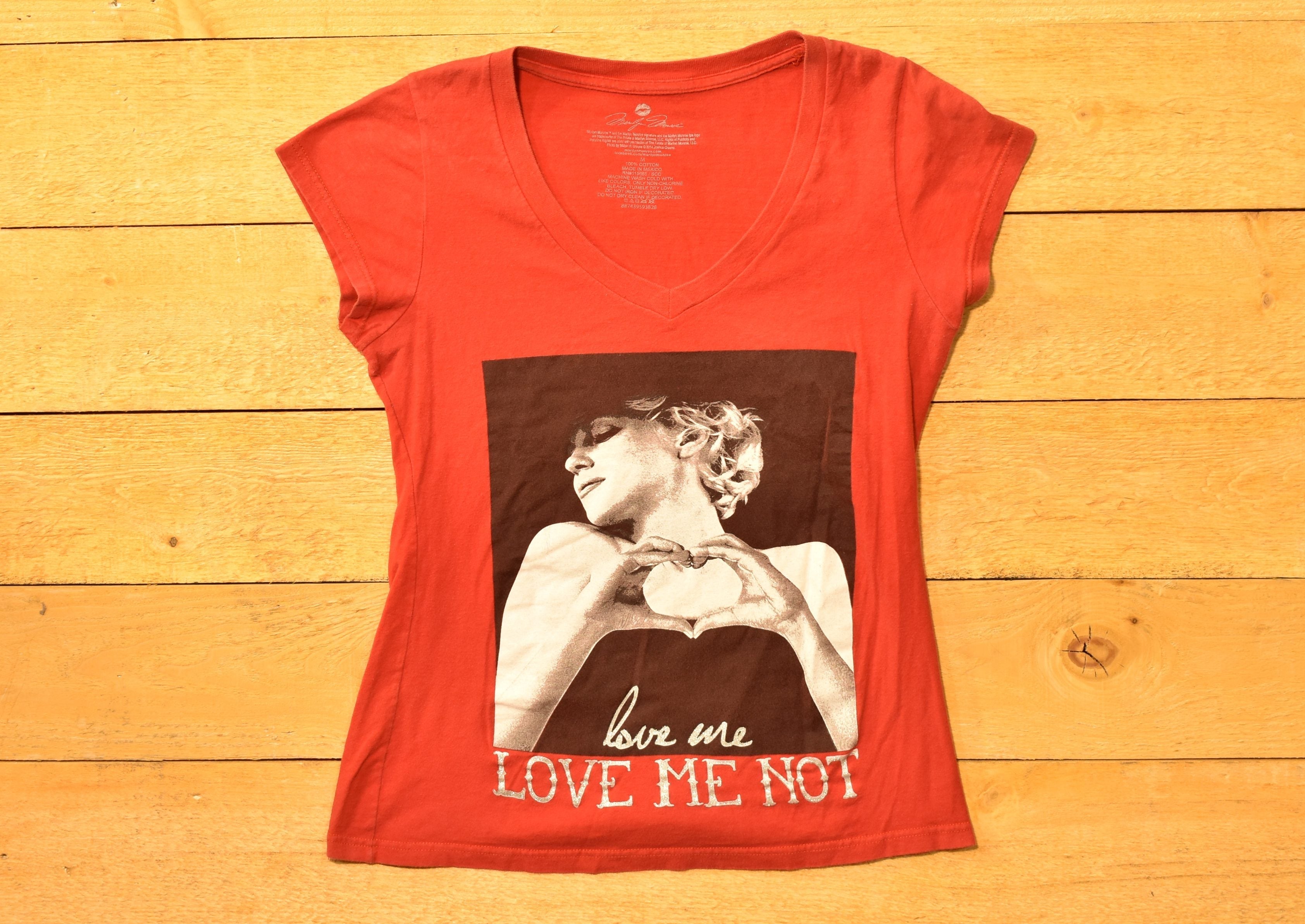 Love me, love me not Female top Red Medium