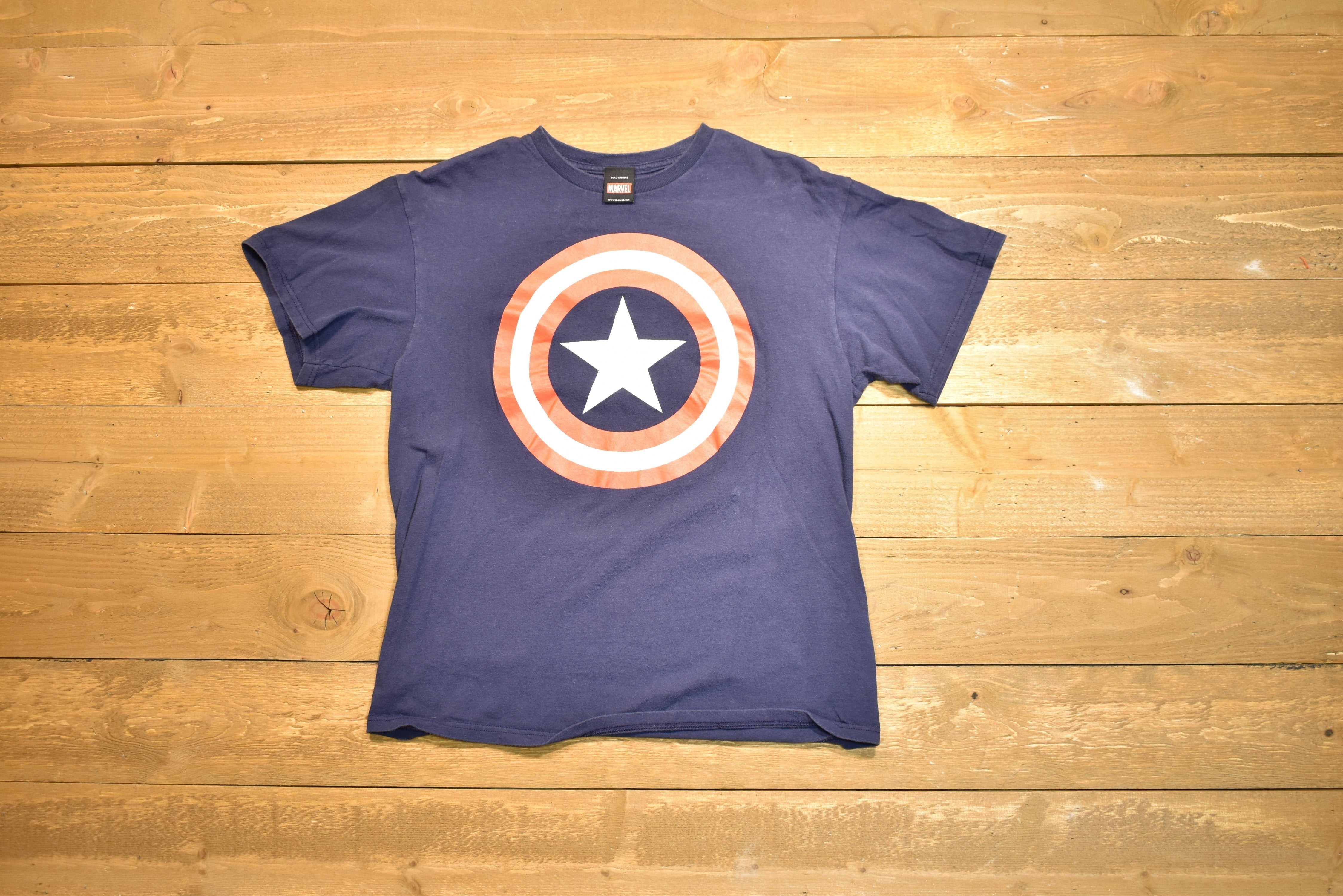 Captain America medium marvel T-shirt 2012 Authentic used