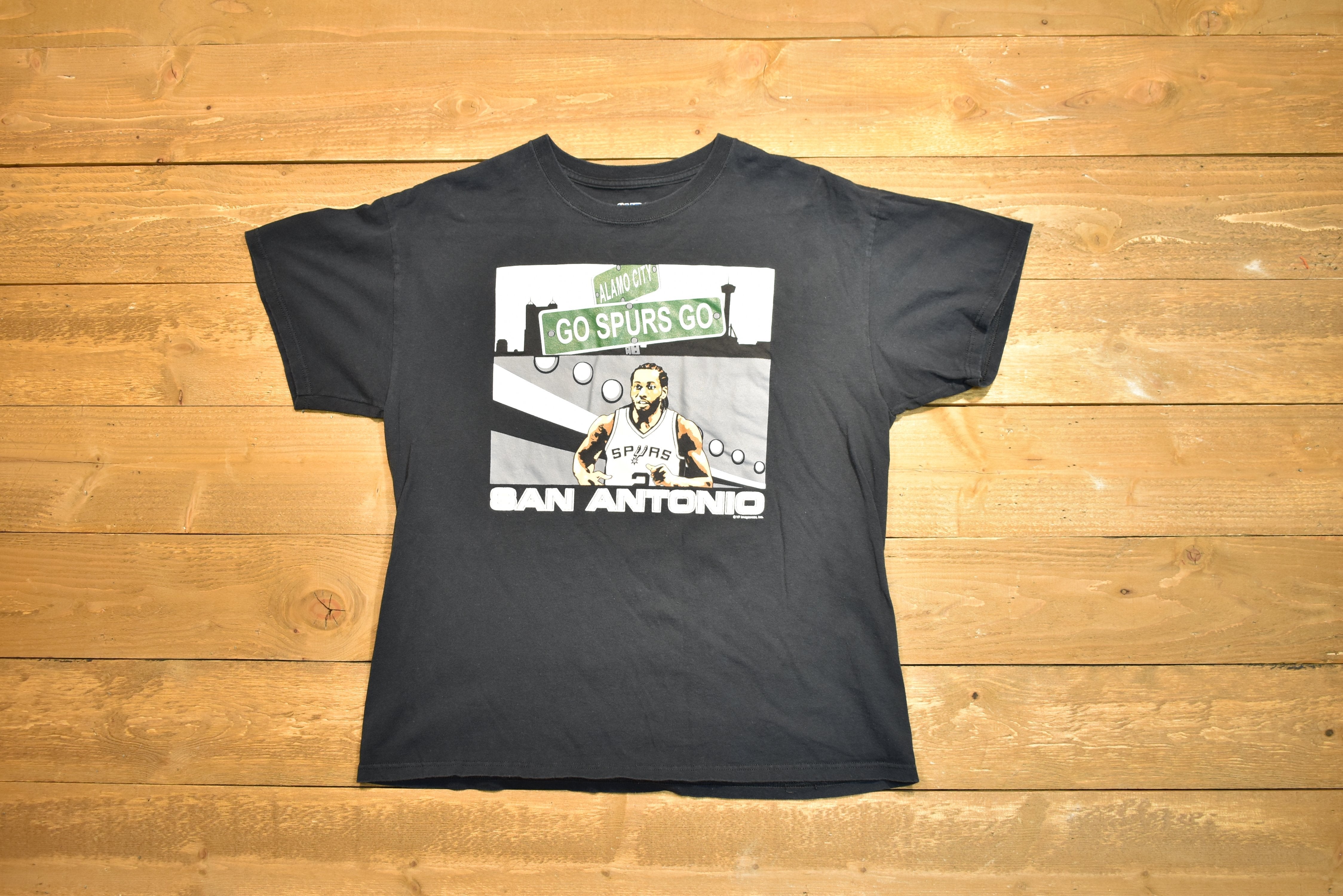 San Antonio Spurs NBA basketball large men's T-shirt used