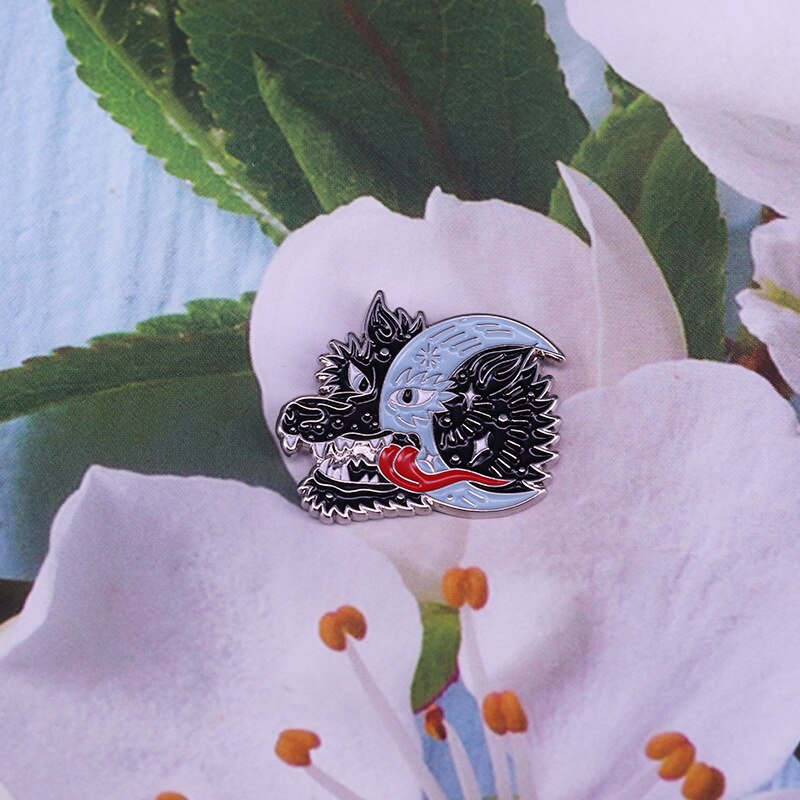 Night Wolf Moon Witchcraft Brooch Halloween Art Badge Dark Animal Pin