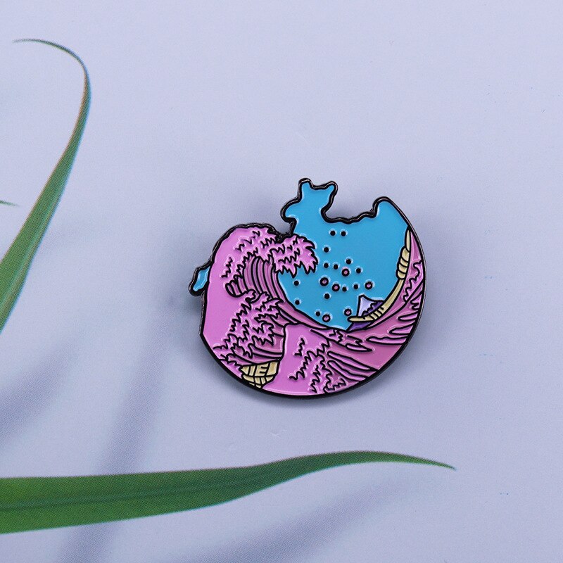 Kanagawa Surfing Brooch Art Painting Inspiration Badge