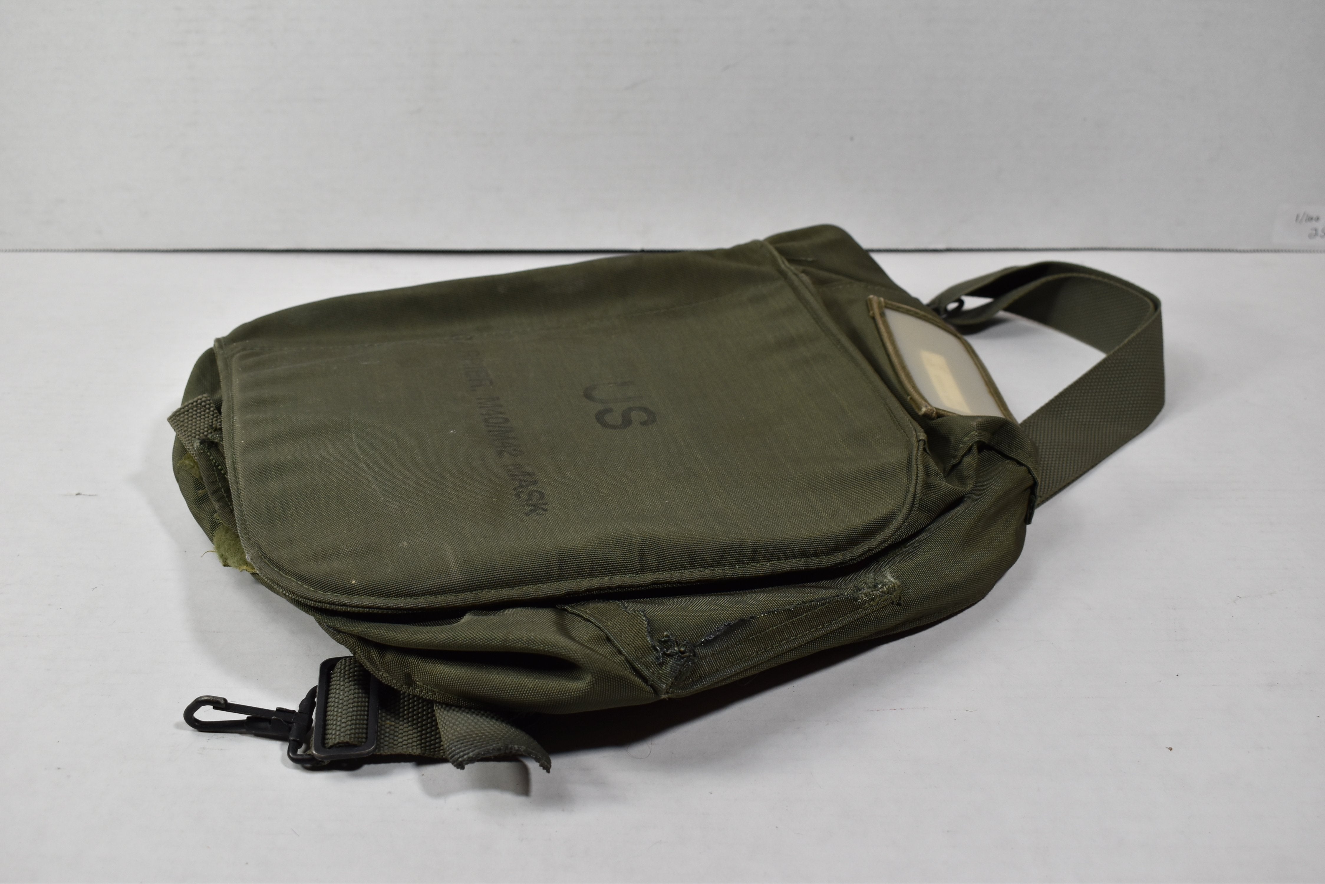 US. Carrier. M40/M42 Mask Carrier Vintage Army Green