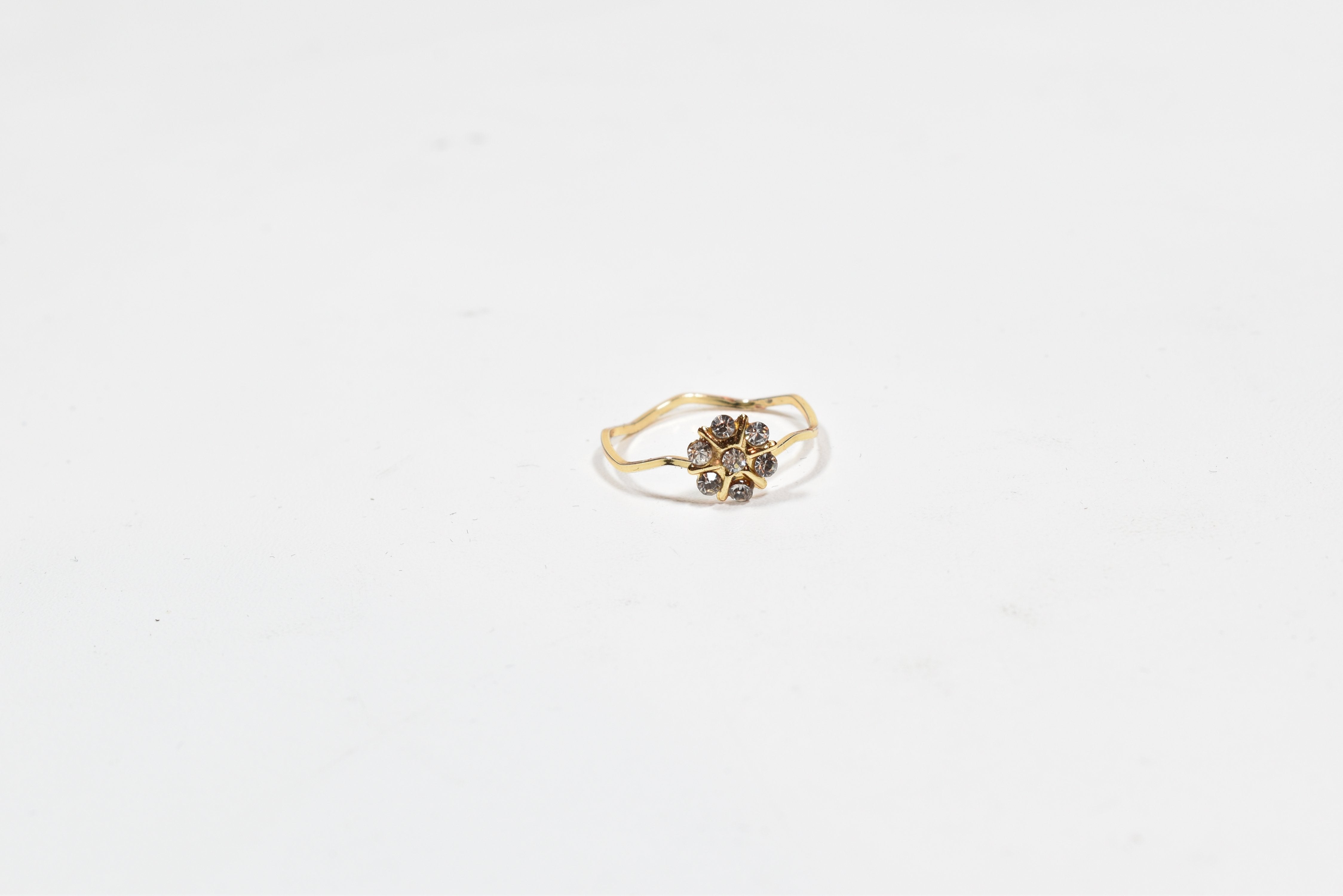 Cluster Diamond Ring Gold Band Promise Ring US. Size 7 -0006
