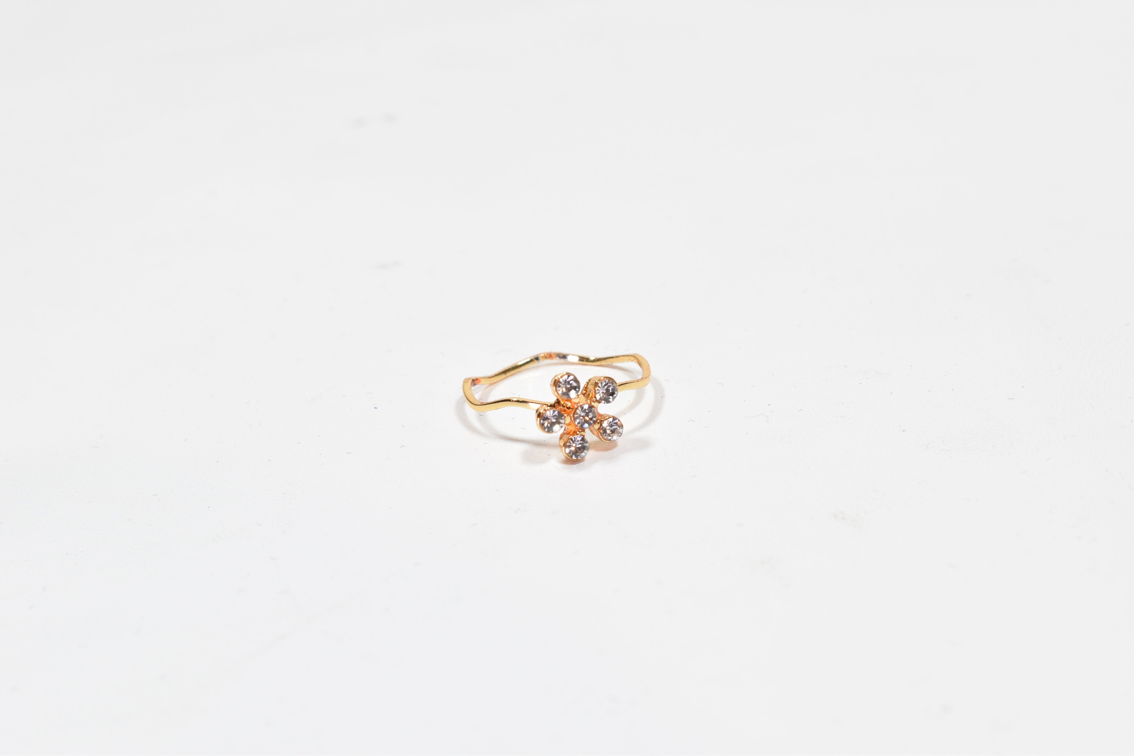 Gold band Promise Ring Star Ring US. 7 and half Used 6 Stone -00020