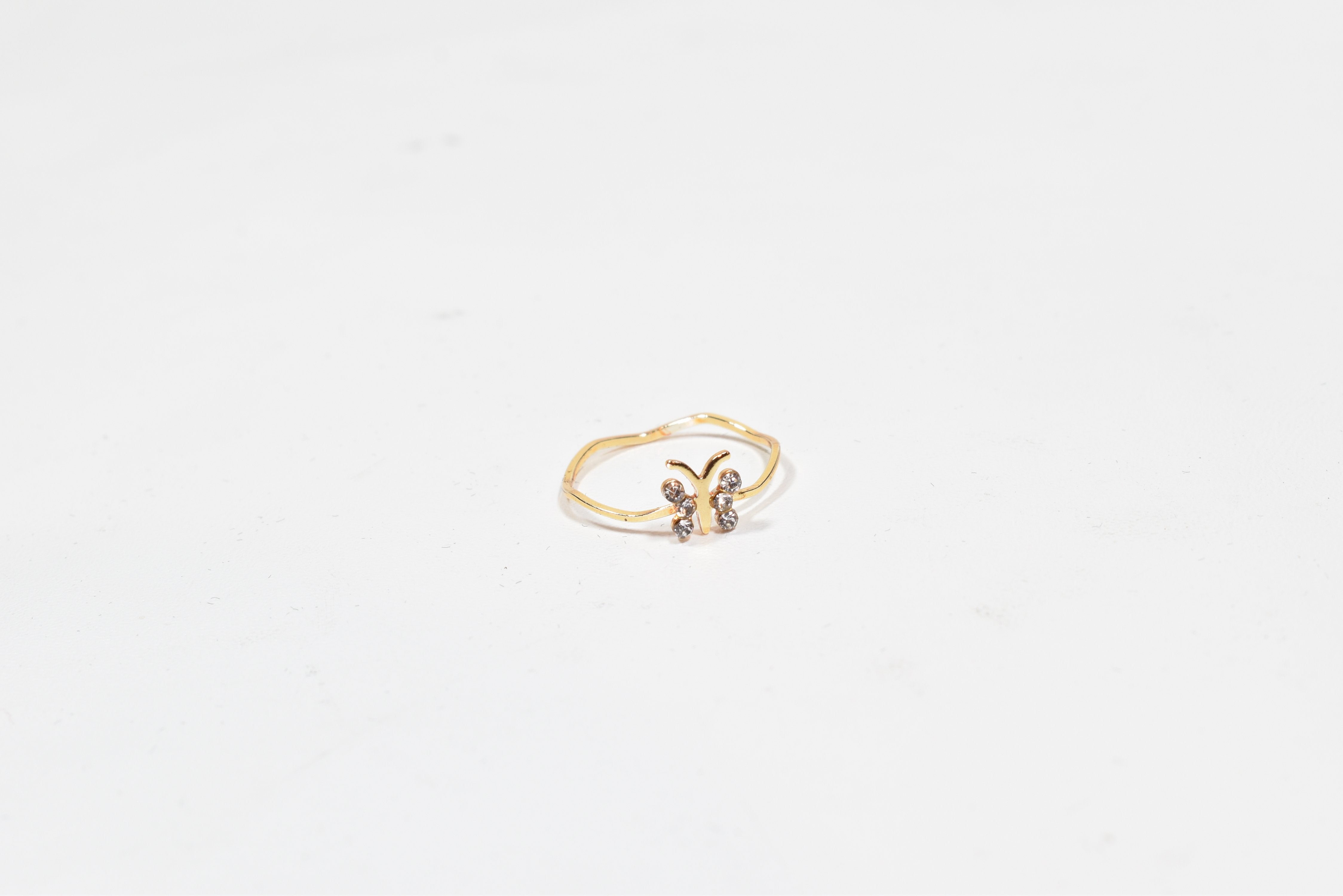 Size 7 1/2 Butterfly Crystal 6 Stone ring gold band used -00037