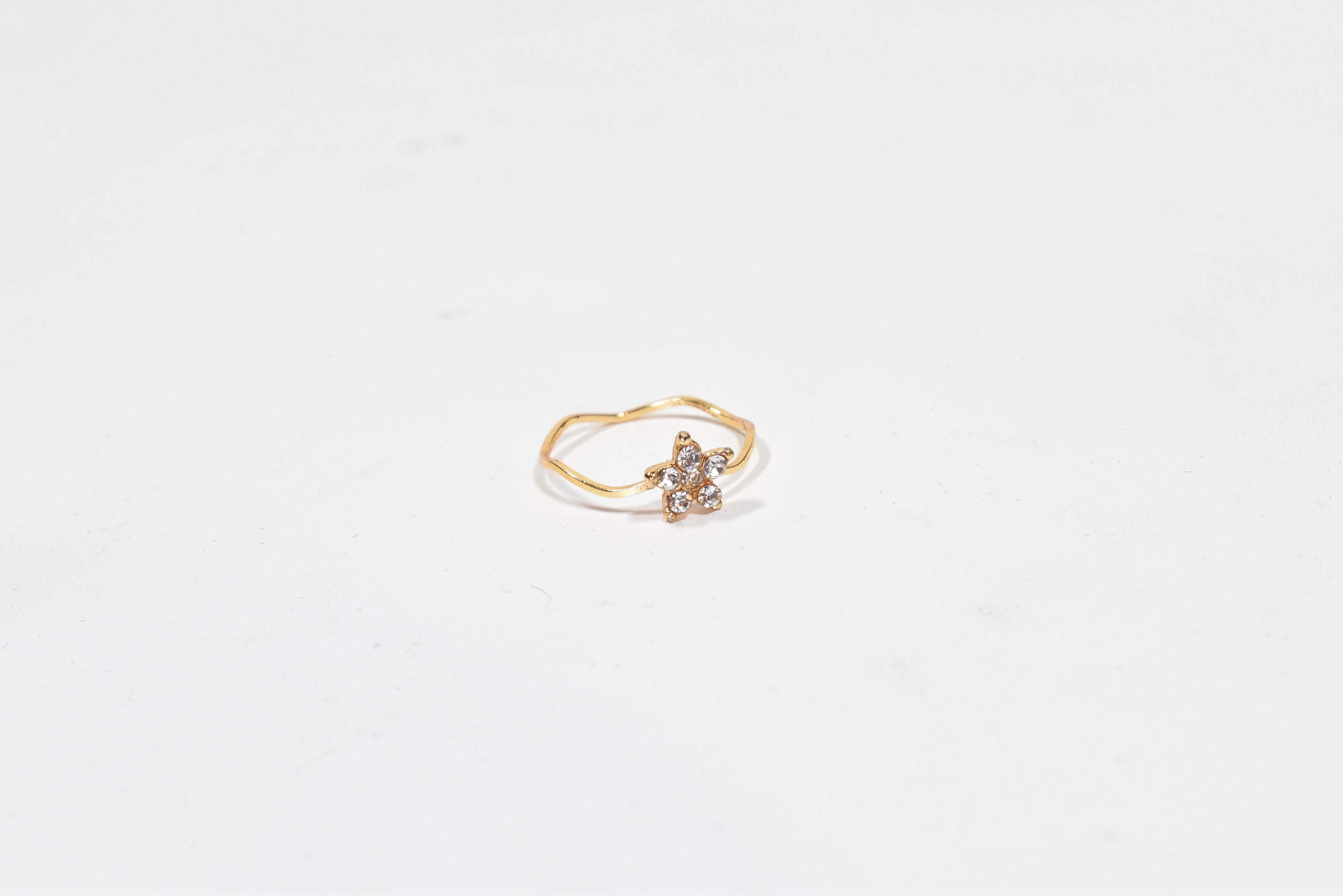 Crystal Star Gold band Ring Size 7 -00051