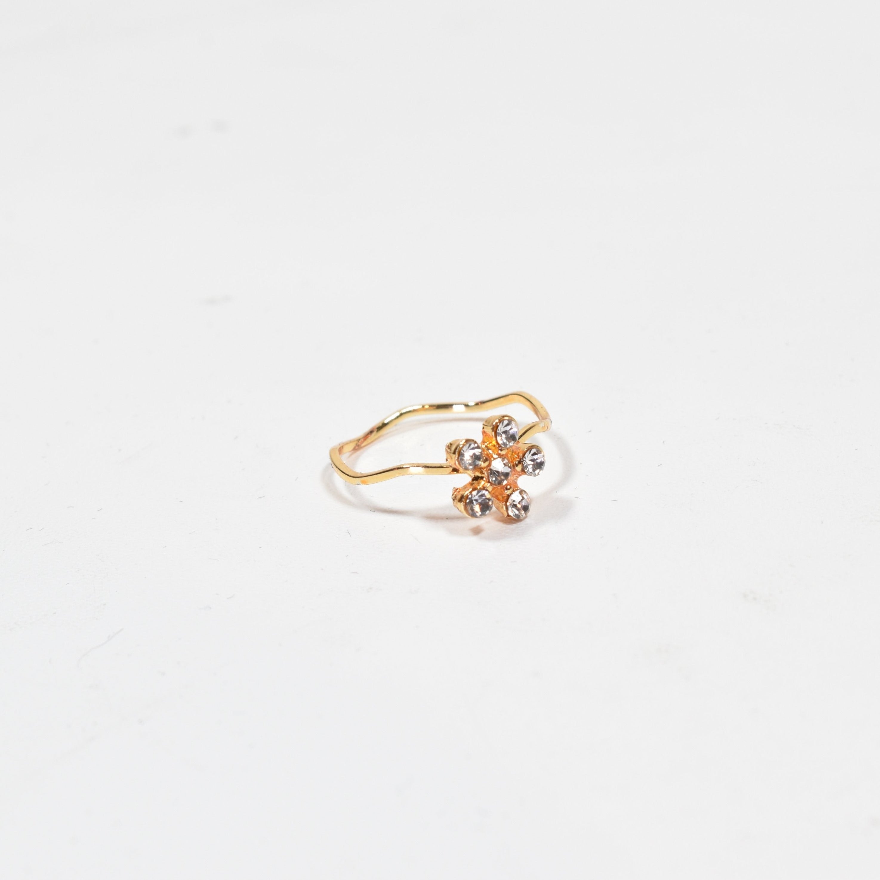 7 1/2 Crystal stones gold band used ring -00054