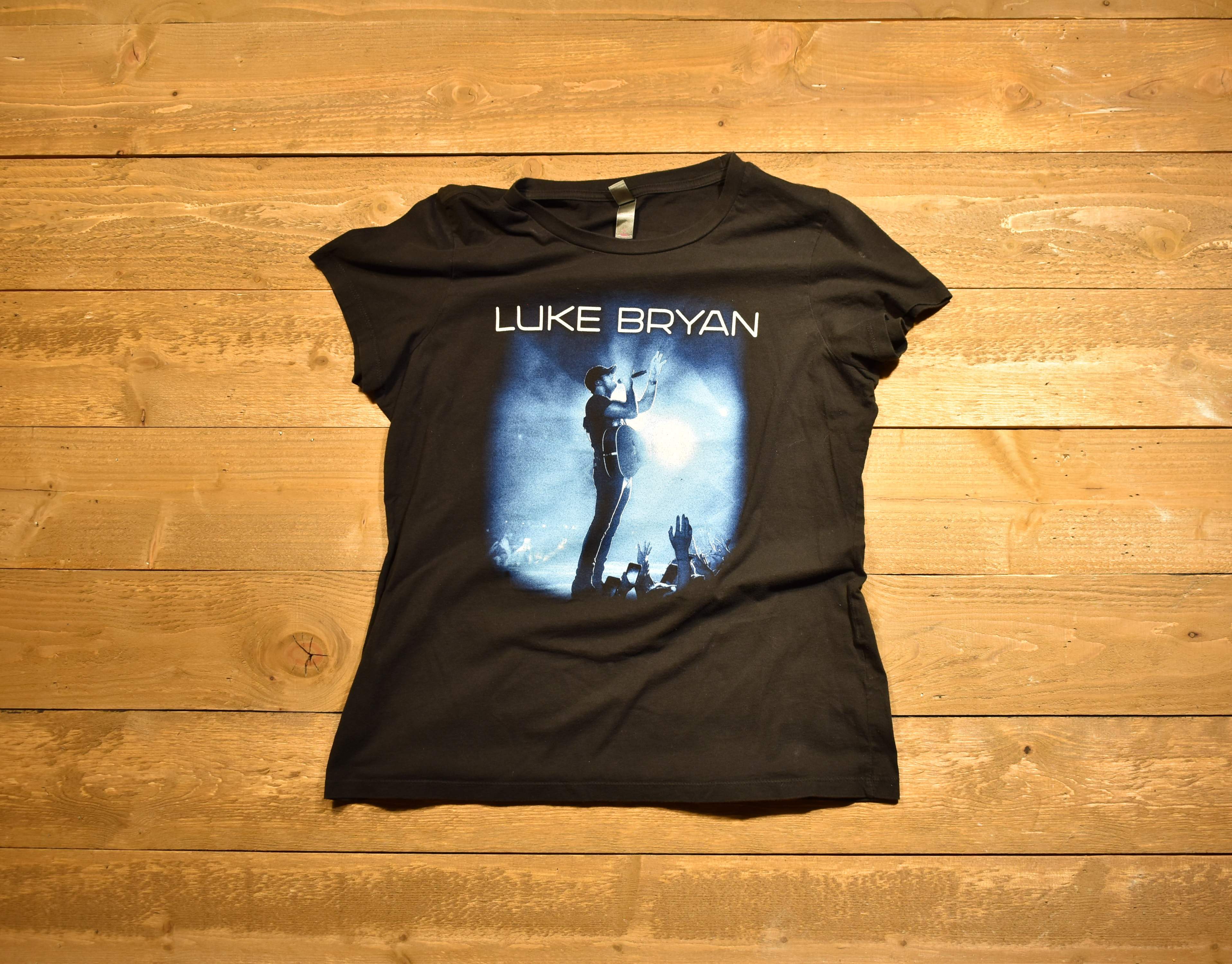 Luke Bryan concert T female large kill the lights tour used authentic