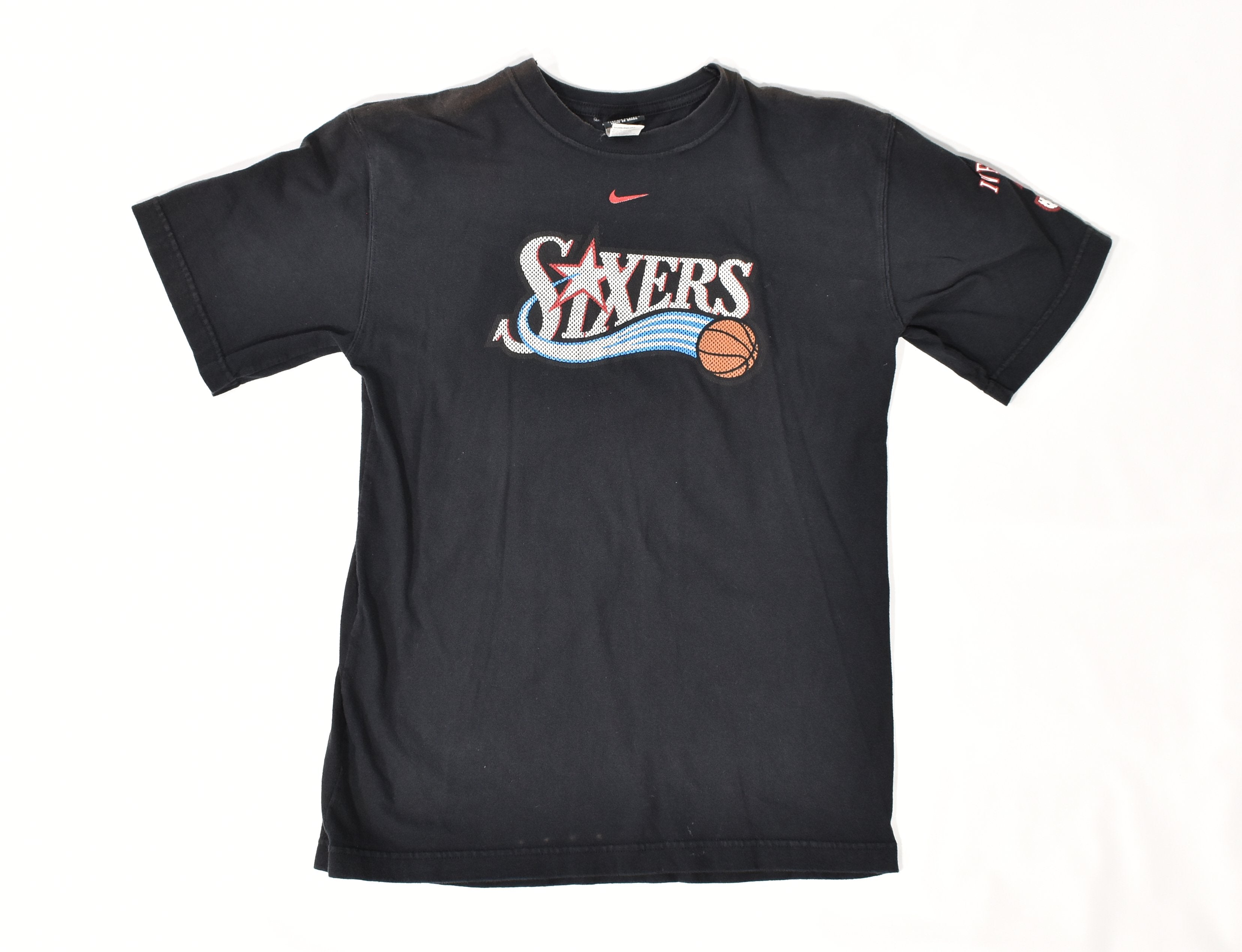 Sixers NBA Basketball t shirt mens used Large Nike Iverson 16 / 18