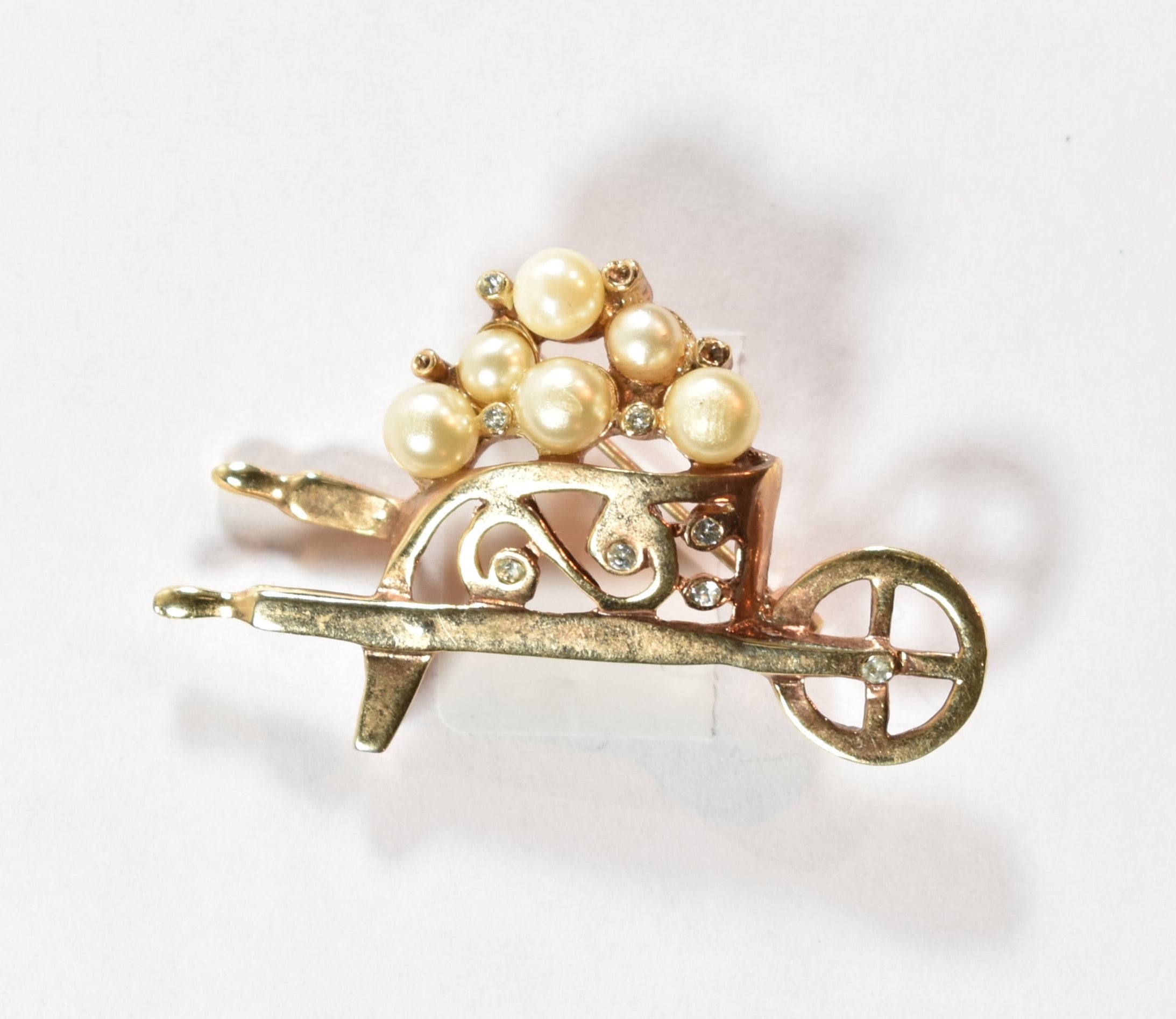 Christmas Slay collectible brooch pin golden used vintage holiday pin