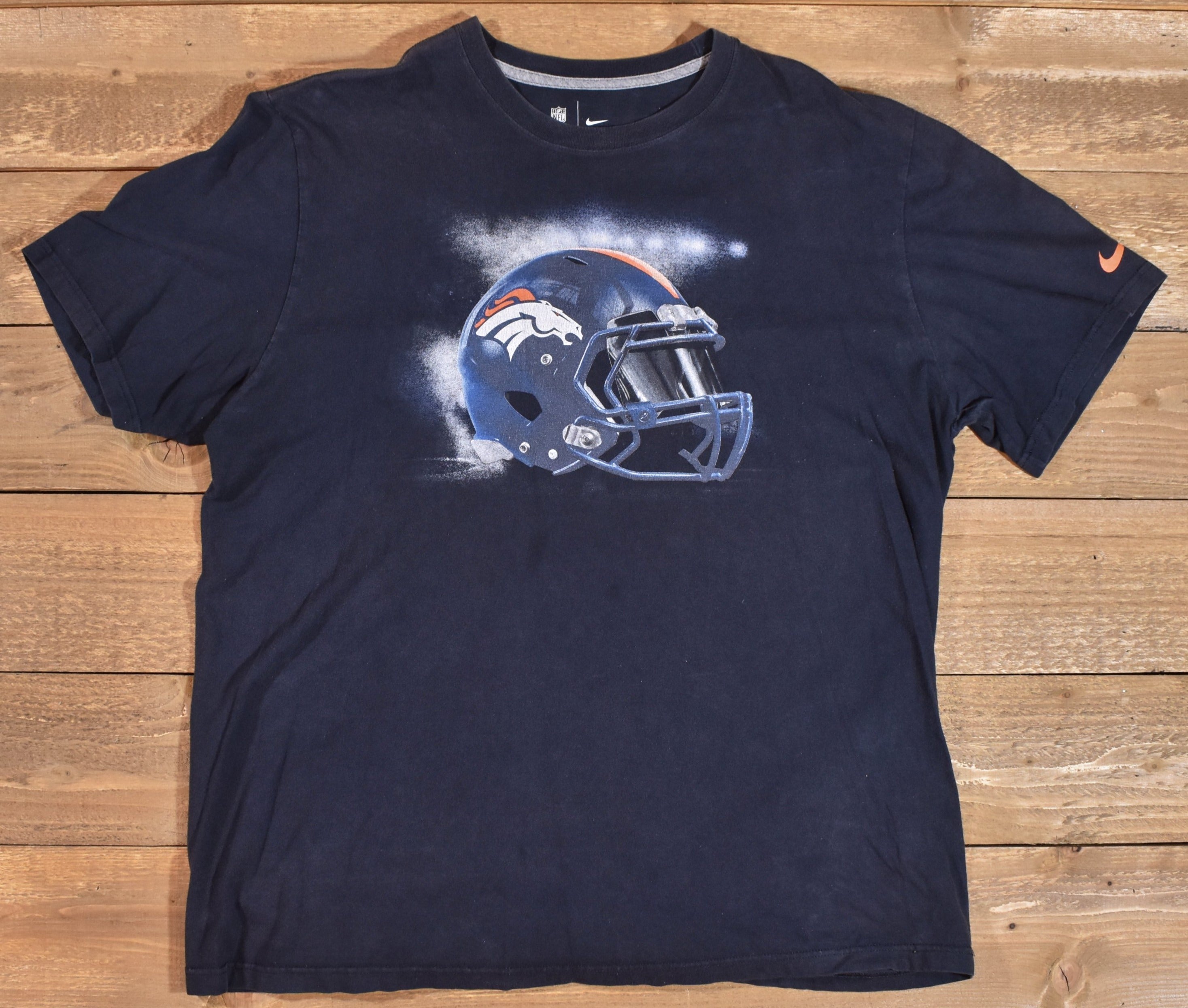 Broncos T-shirt mens NFL Football Tee 2XL Team Apparel Nike Used t shirt Faded