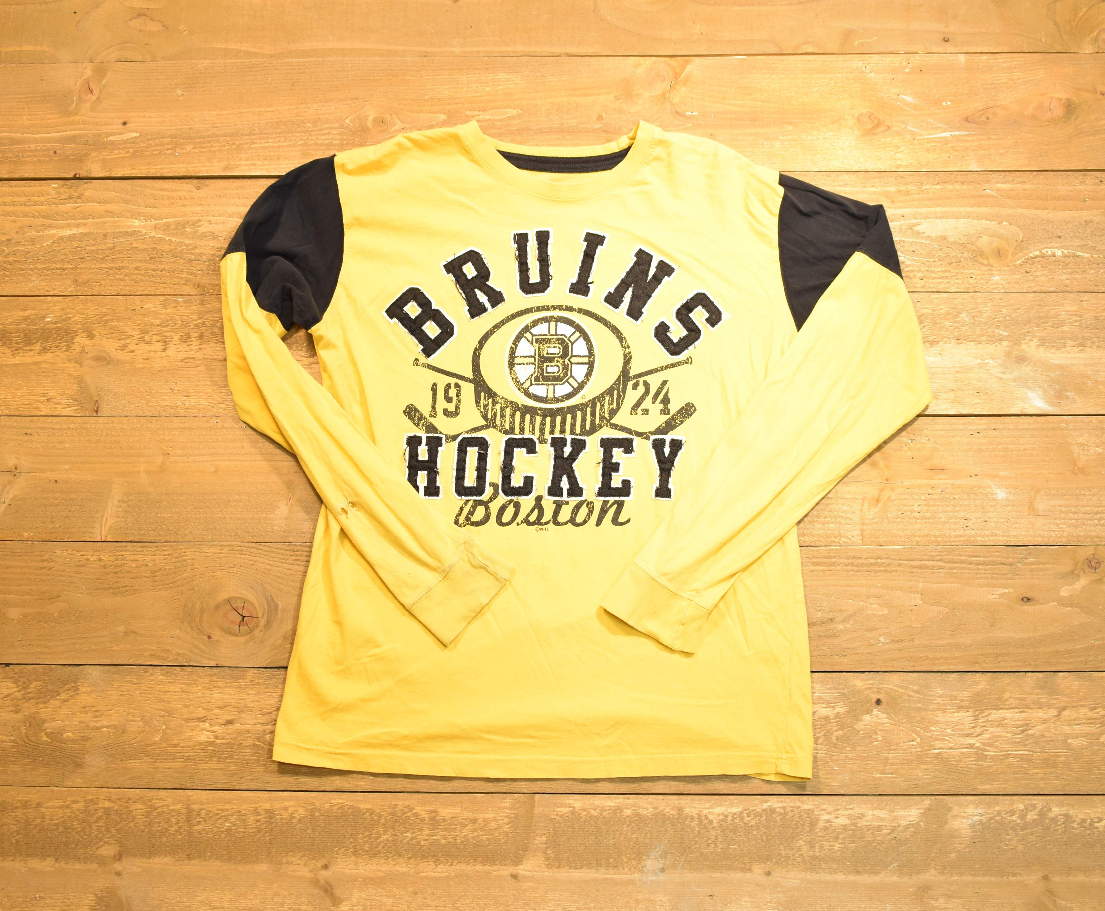 Boston Bruins NHL hockey long sleeve medium yellow shirt used