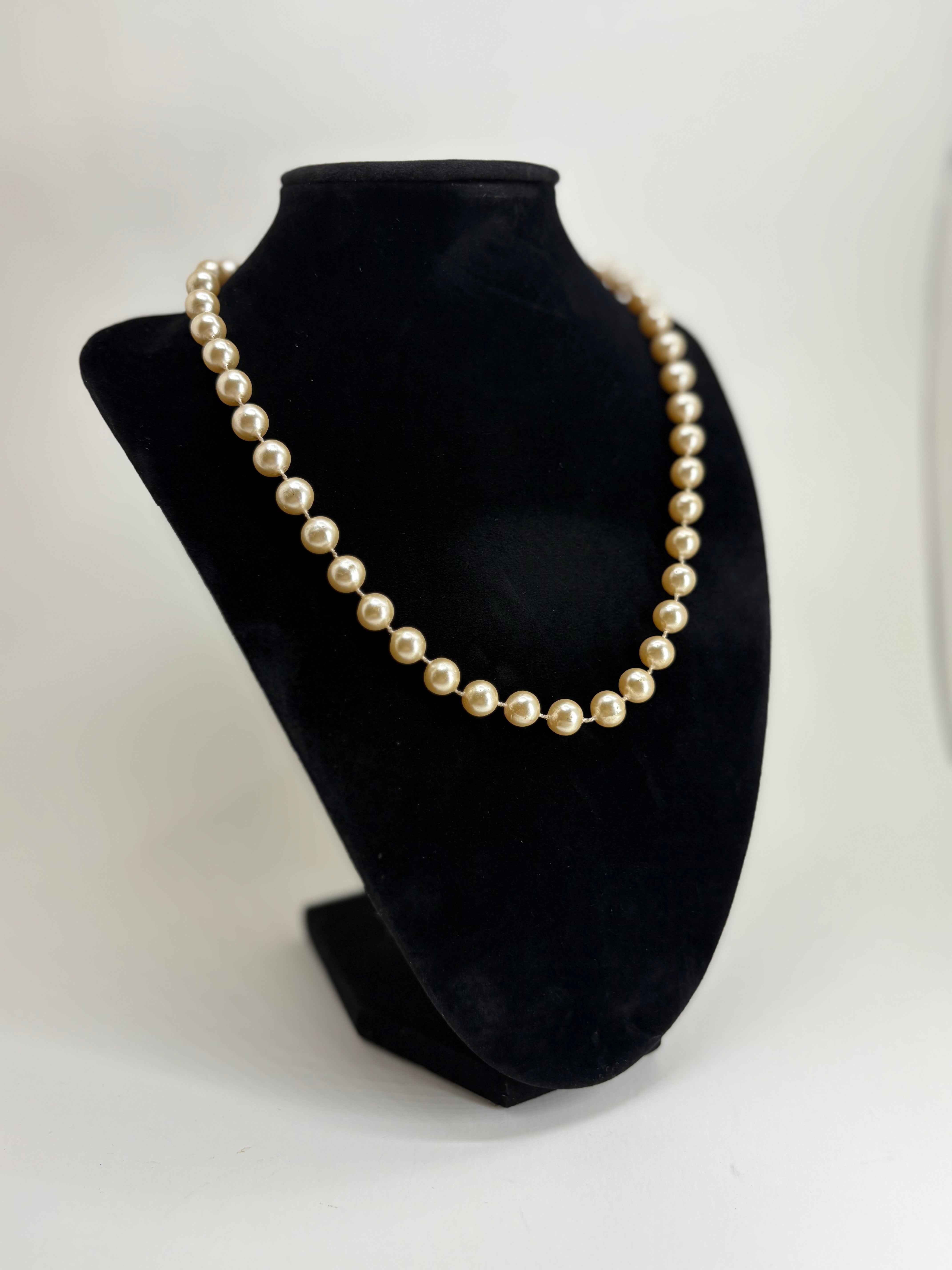 Vintage Faux Pearl Necklace 8.5"