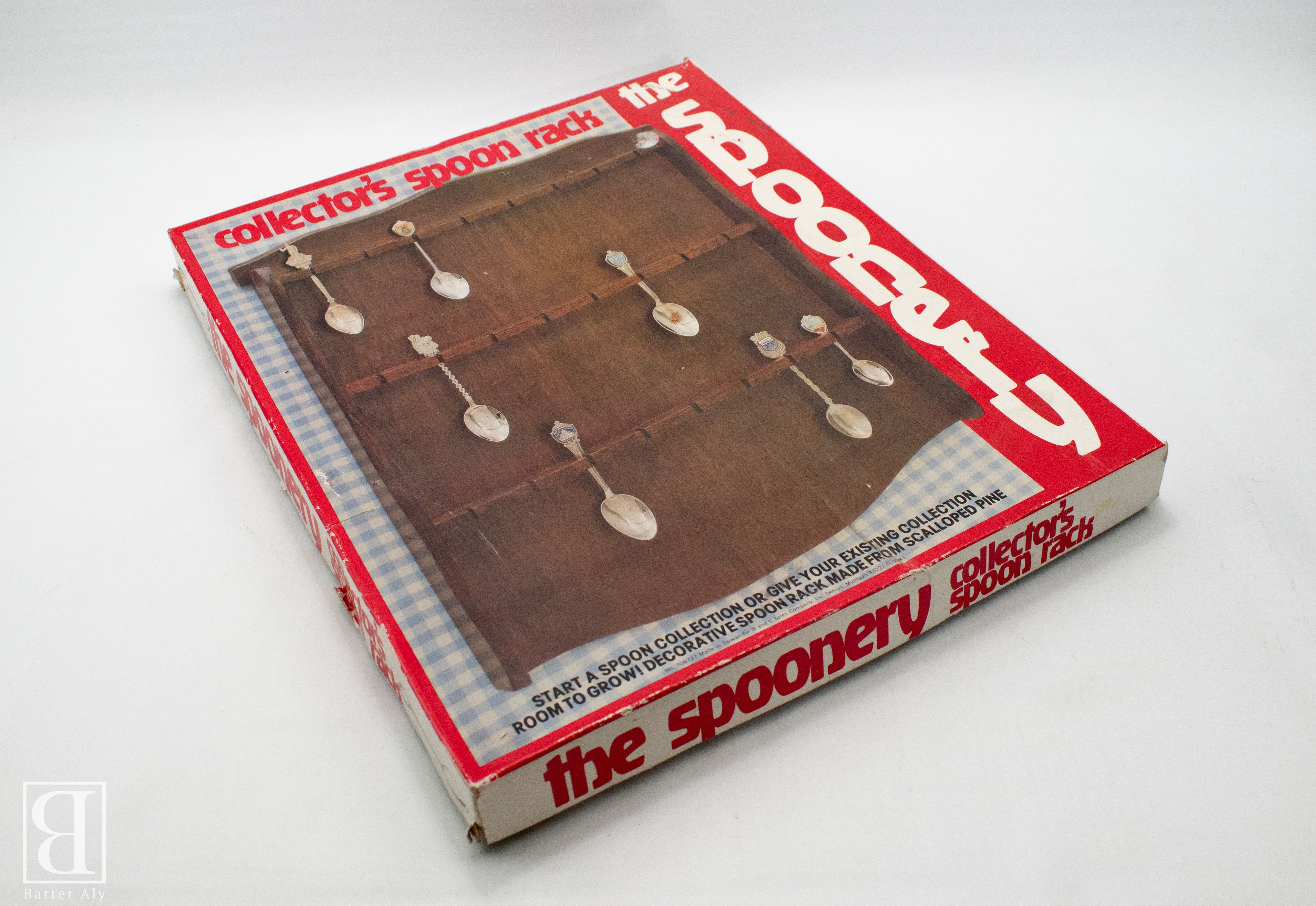 Vintage Souvenir Spoon Collectible Wood Wall Rack Display 1981 The Spoonery Used