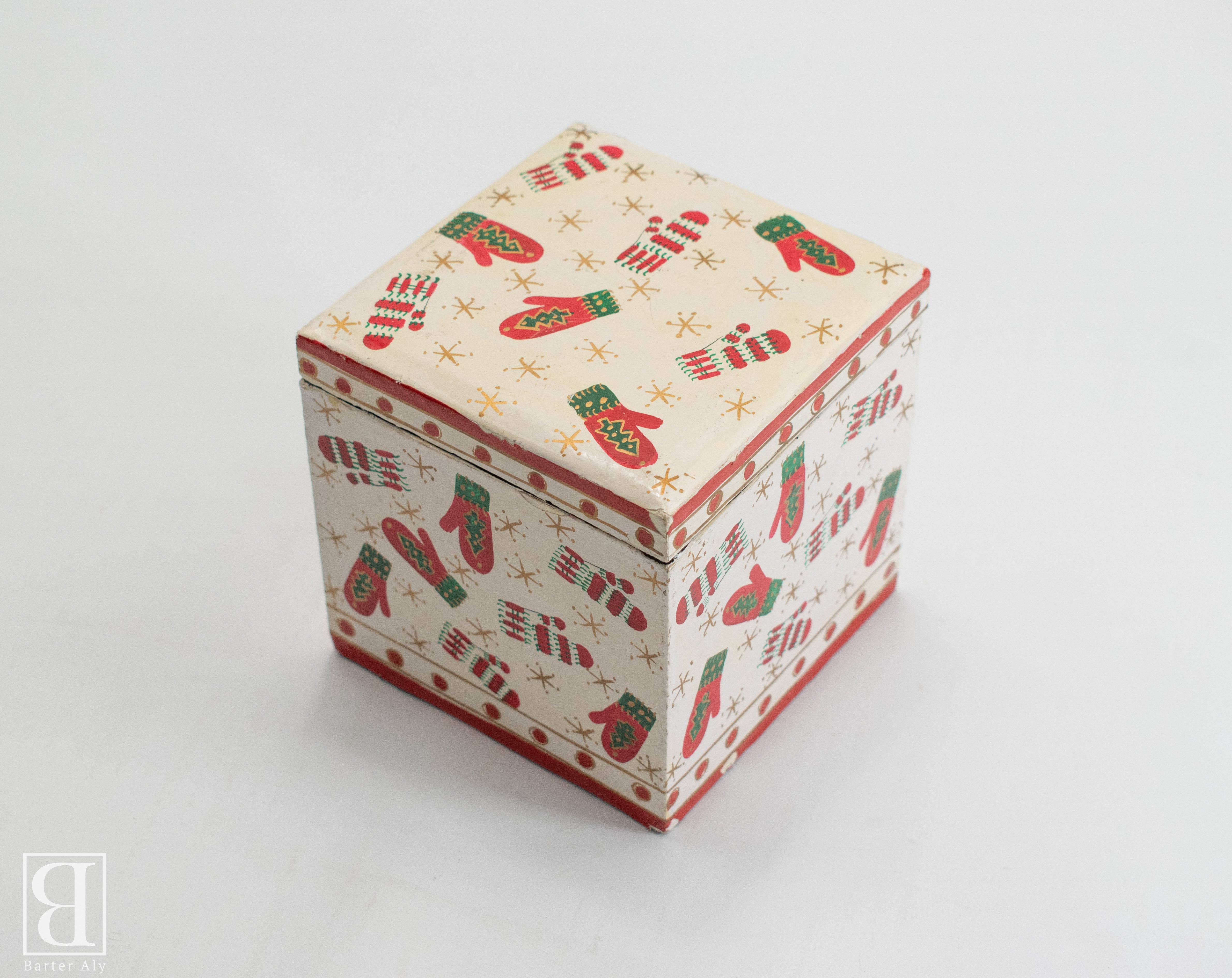 Christmas Collectible Decor Box 4 x 4 Box Holiday Keep Sake Box used