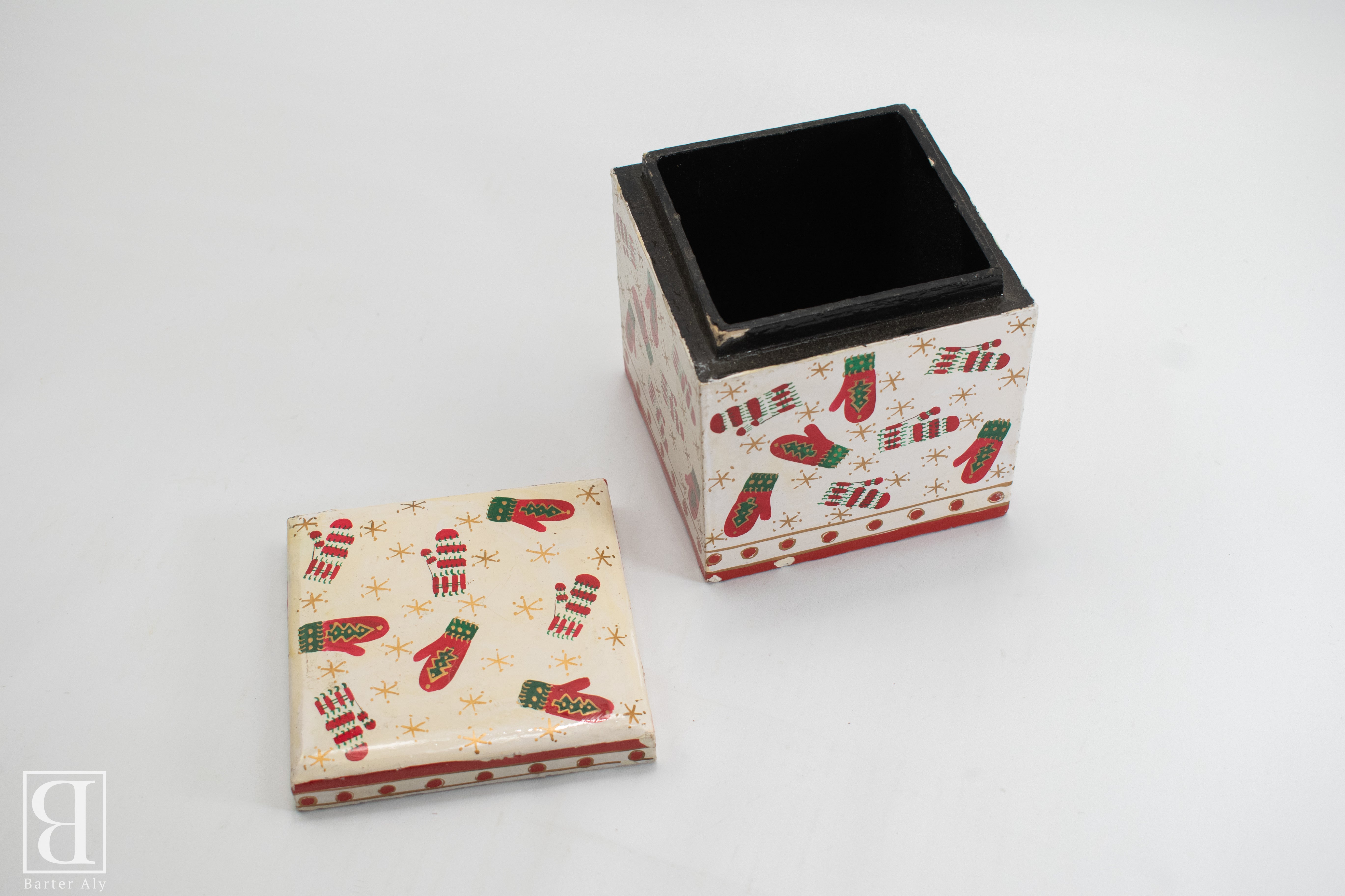 Christmas Collectible Decor Box 4 x 4 Box Holiday Keep Sake Box used