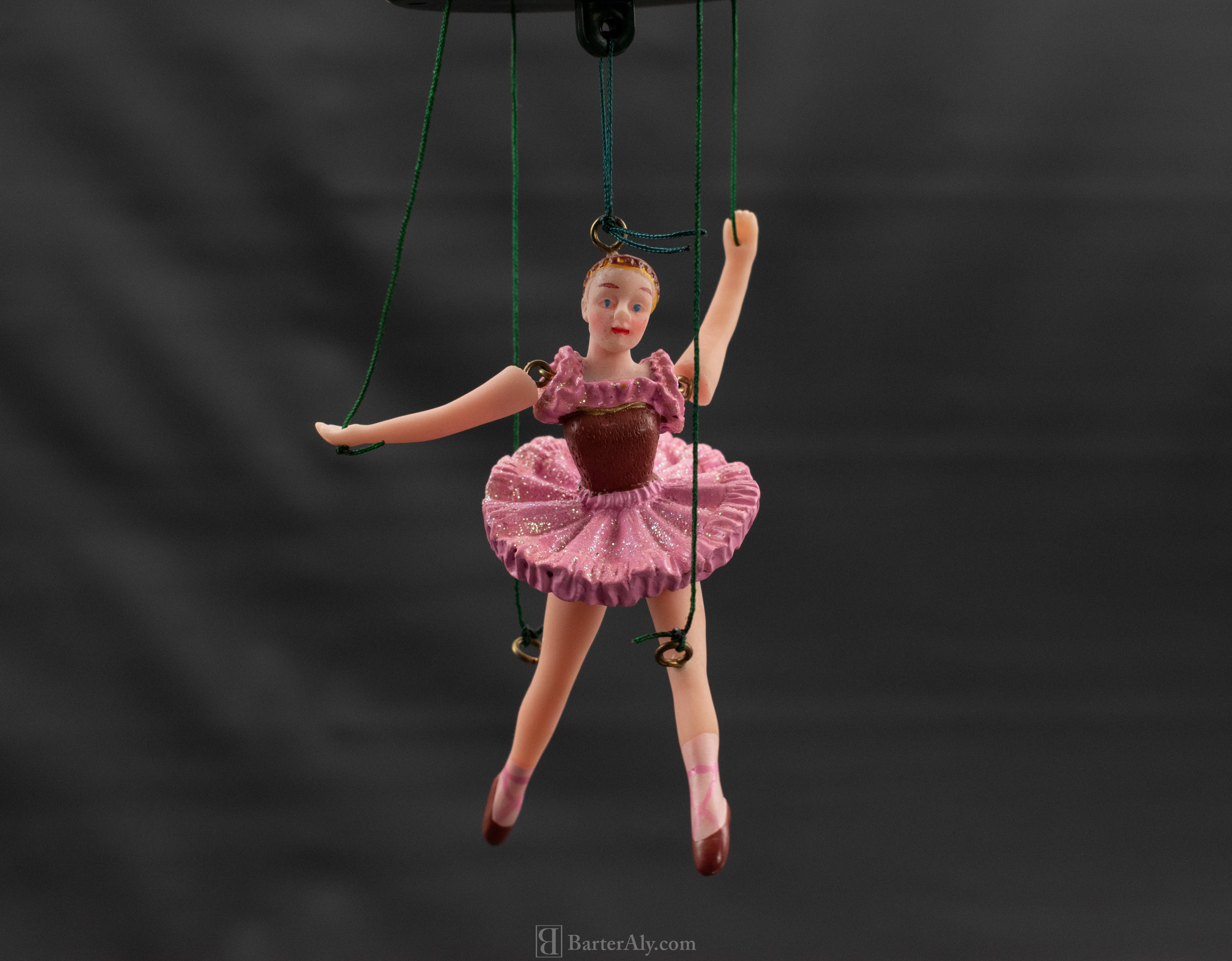 Merry Marionettes Action Tree Ornament Open Box Musical Christmas Move and dance Ornament