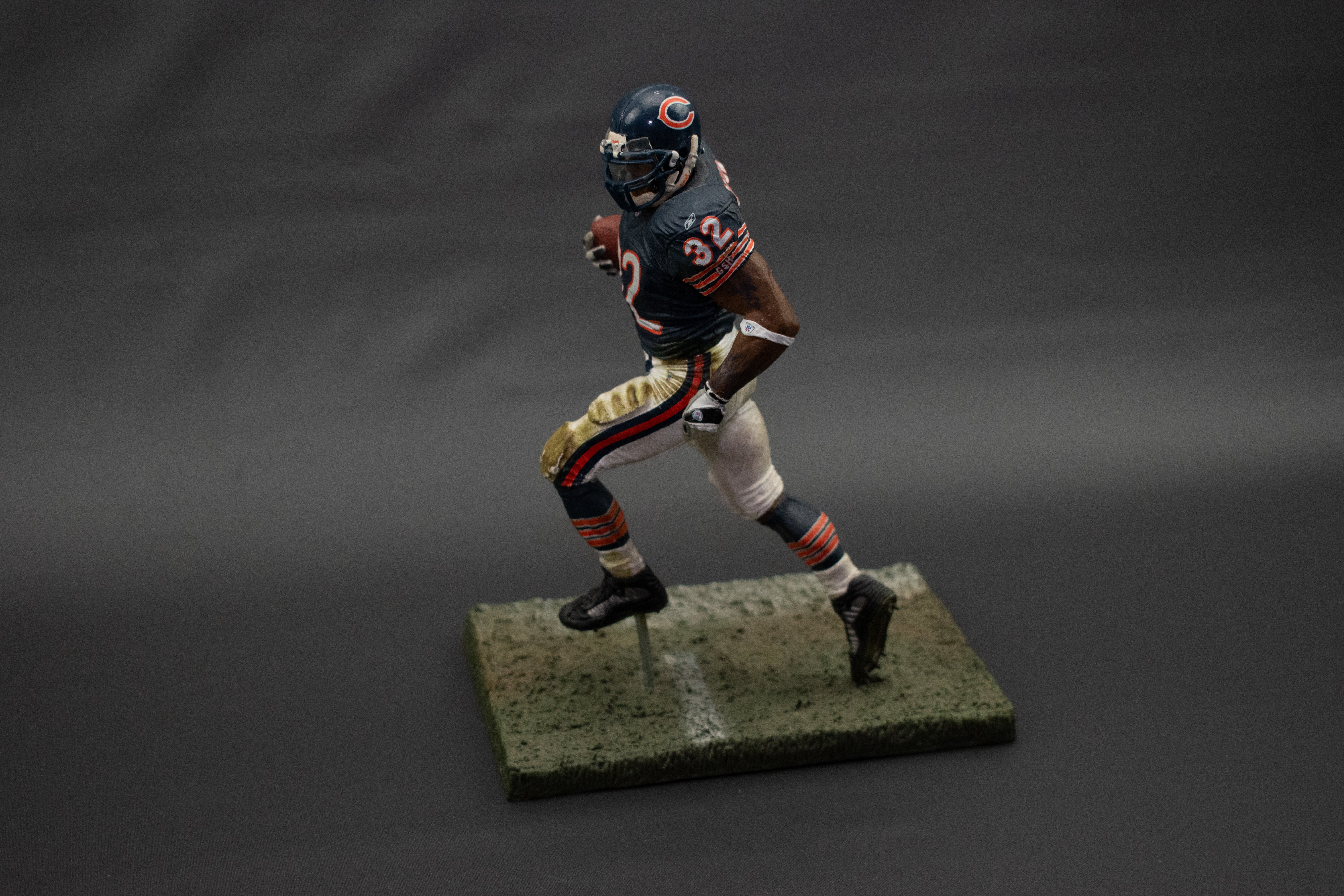 Chicago Bears Cedric Benson #32 McFarlane Figure 2007 NFL SERIES 15