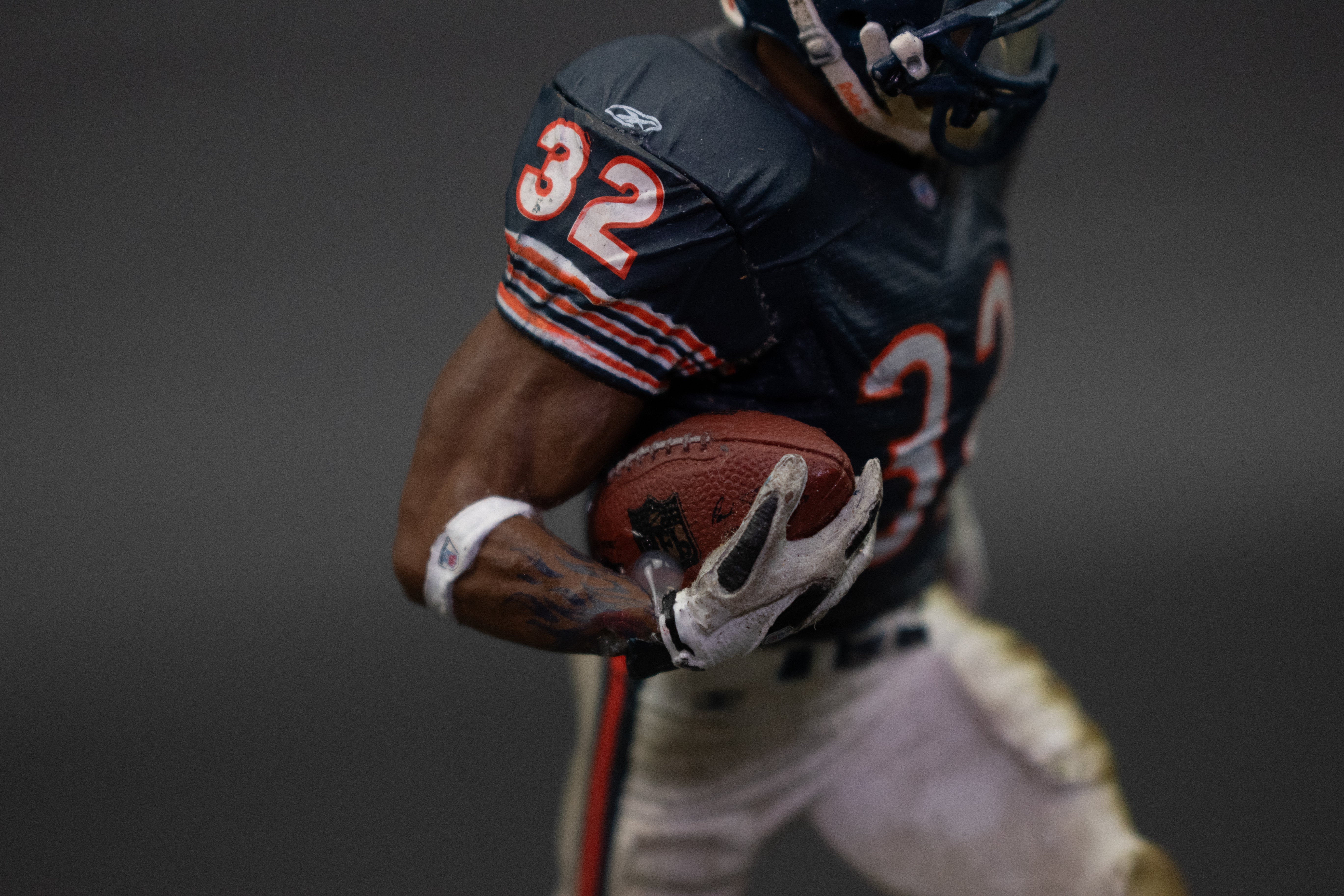 Chicago Bears Cedric Benson #32 McFarlane Figure 2007 NFL SERIES 15