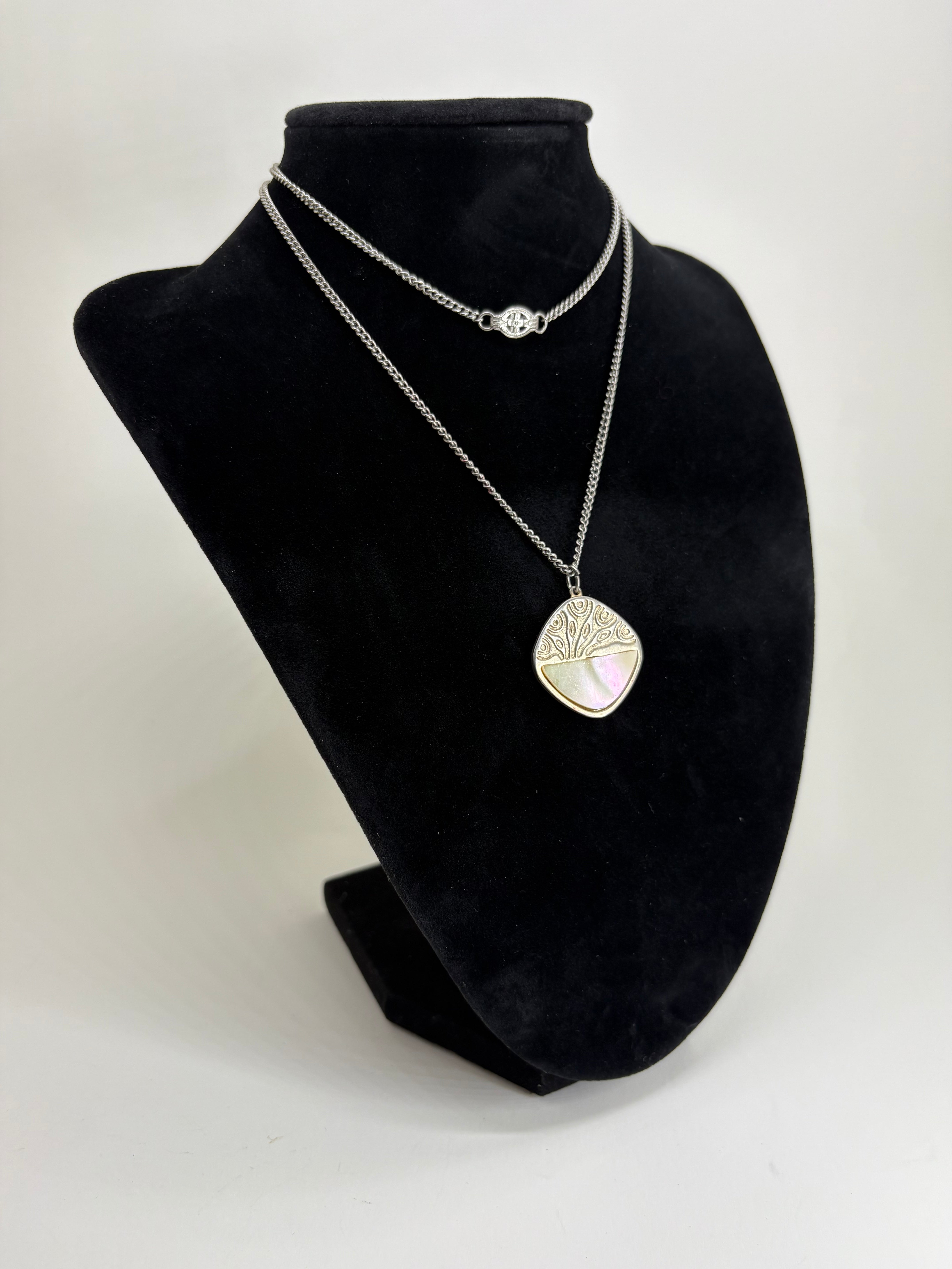 Vintage Mother of Pearl Style Necklace 13.5"