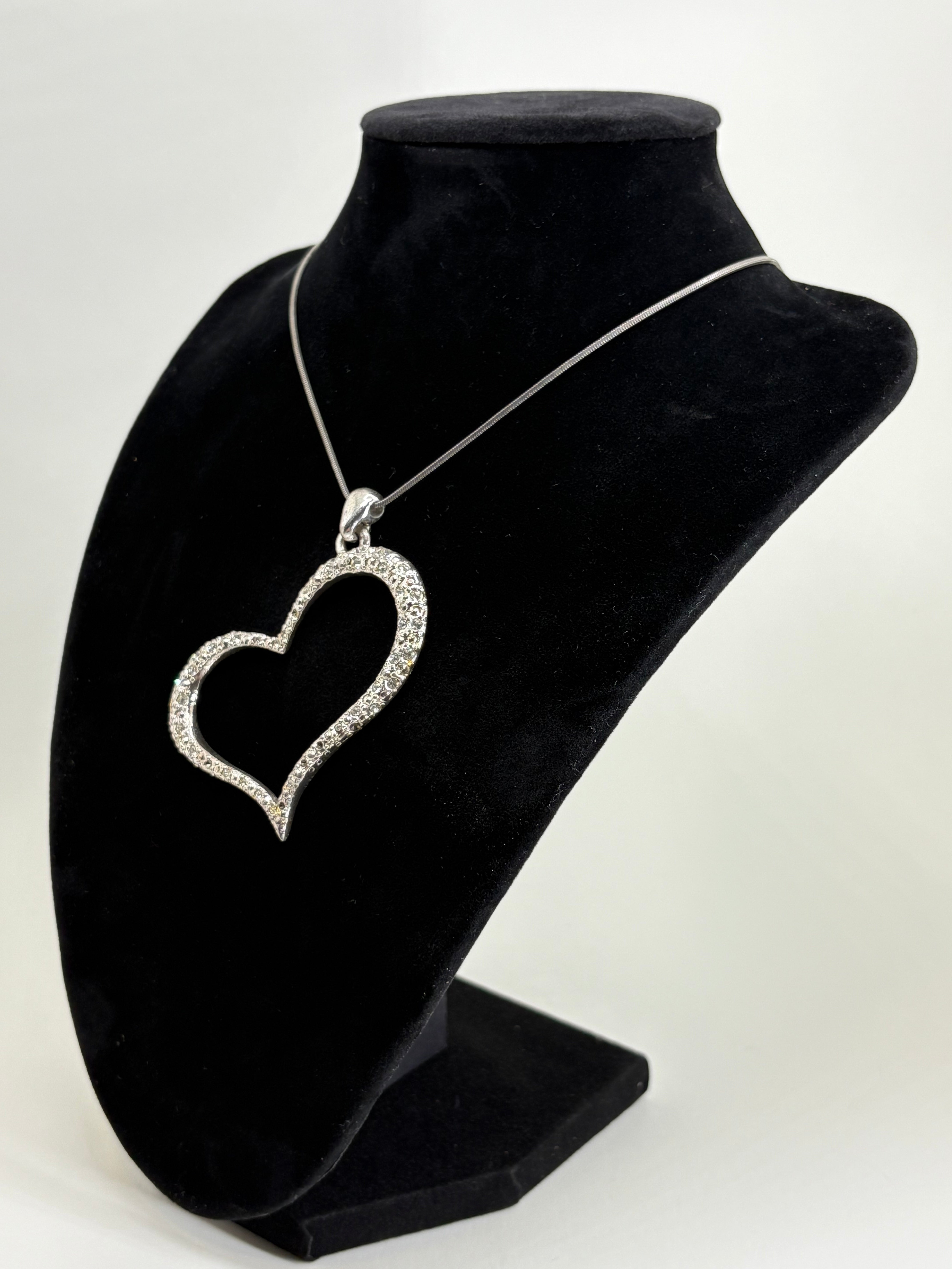 Retro Y-2k Style Necklace with Heart Pendant 11"