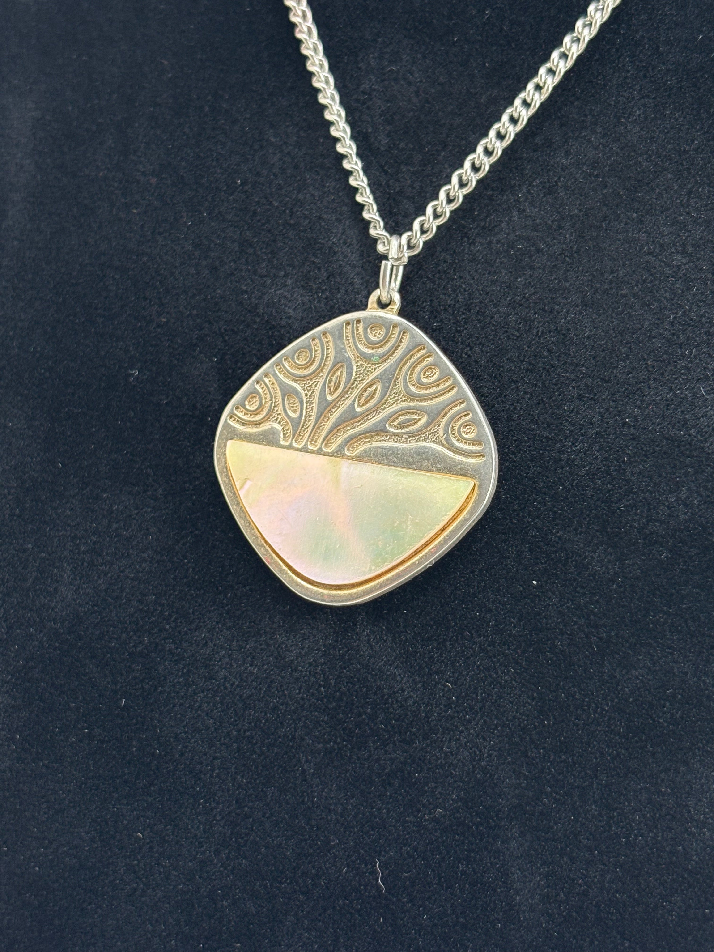 Vintage Mother of Pearl Style Necklace 13.5"