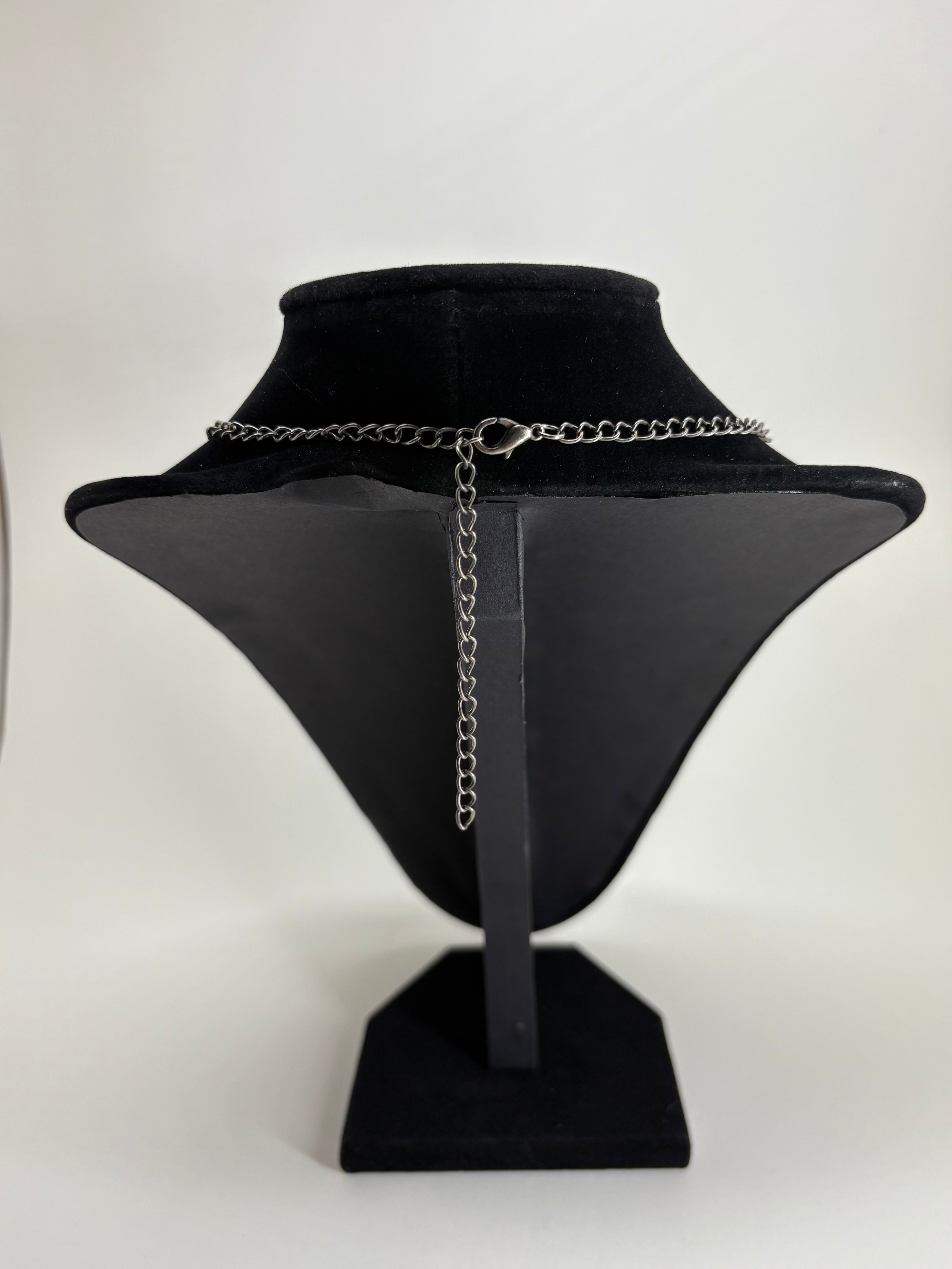 Retro Style Necklace with Multi-colored Beads 9"