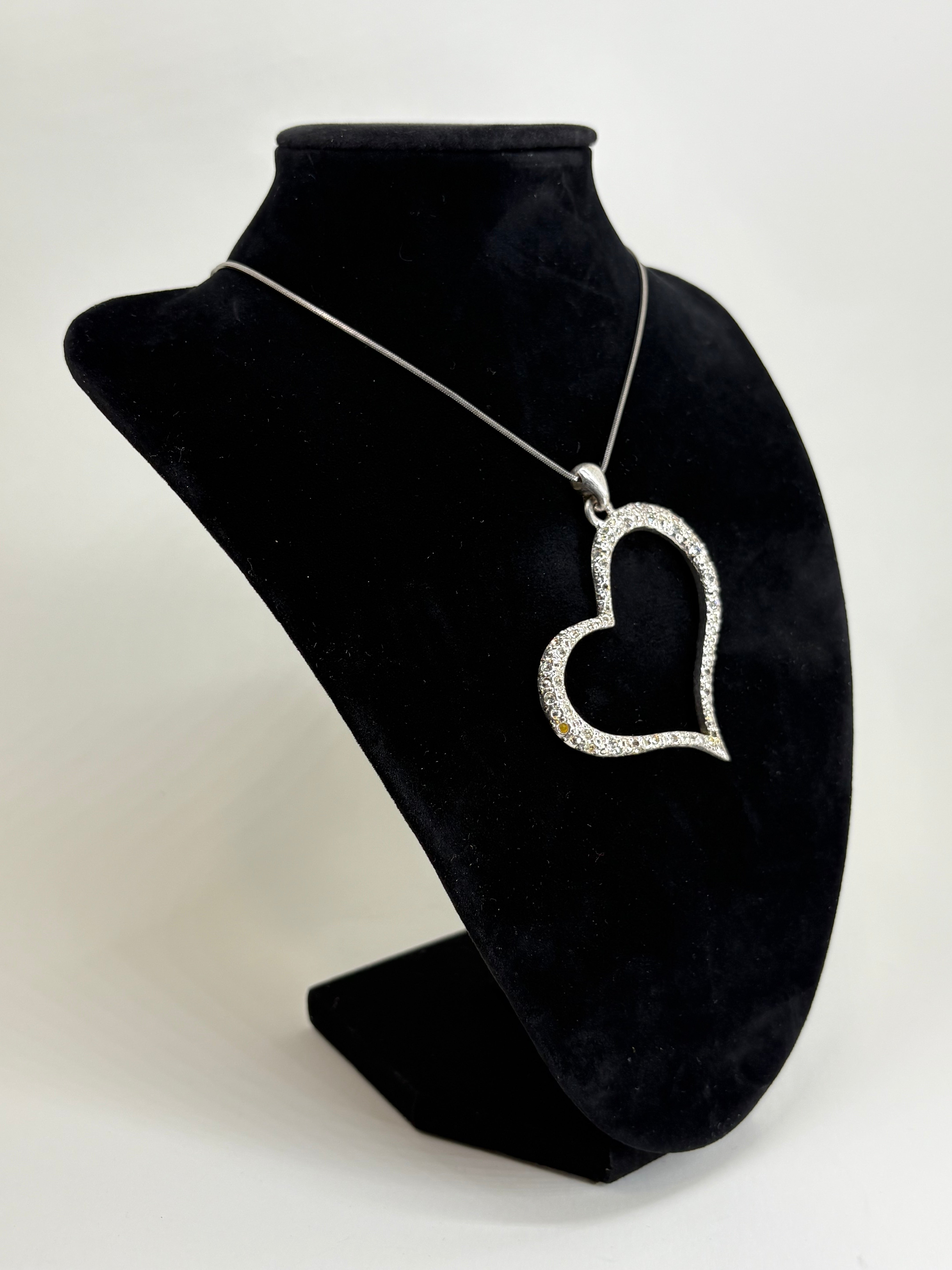 Retro Y-2k Style Necklace with Heart Pendant 11"
