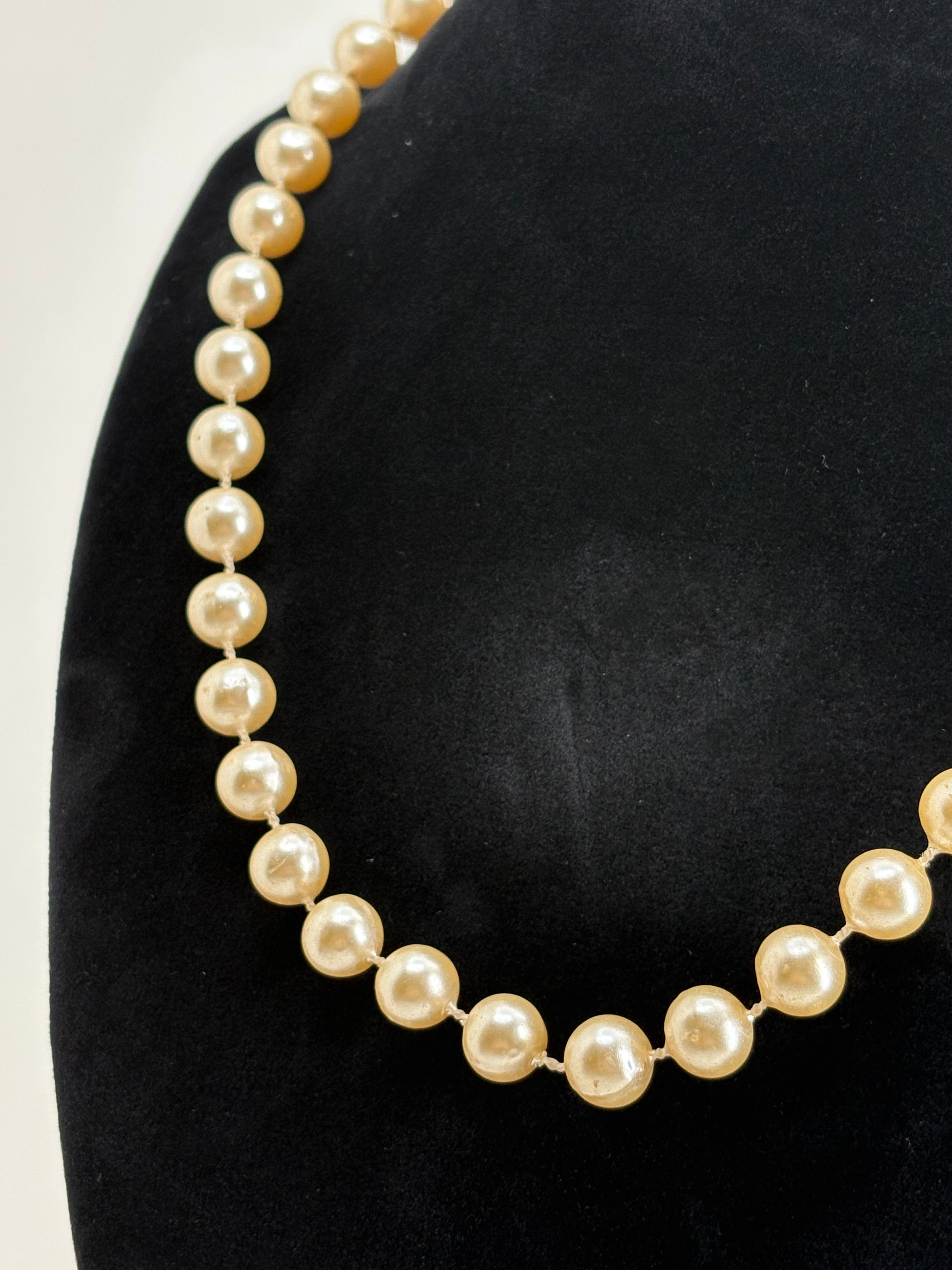 Vintage Faux Pearl Necklace 8.5"
