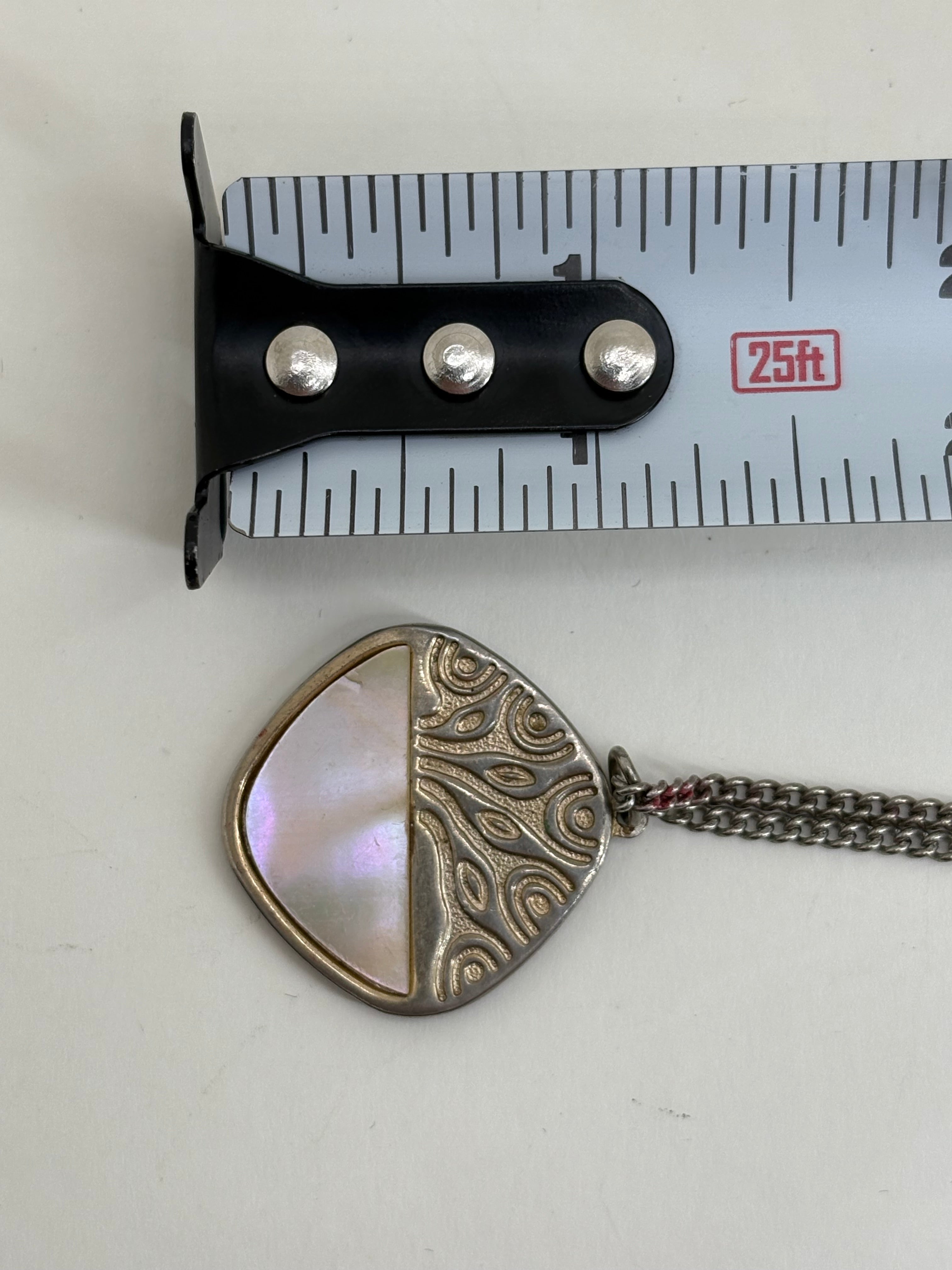 Vintage Mother of Pearl Style Necklace 13.5"