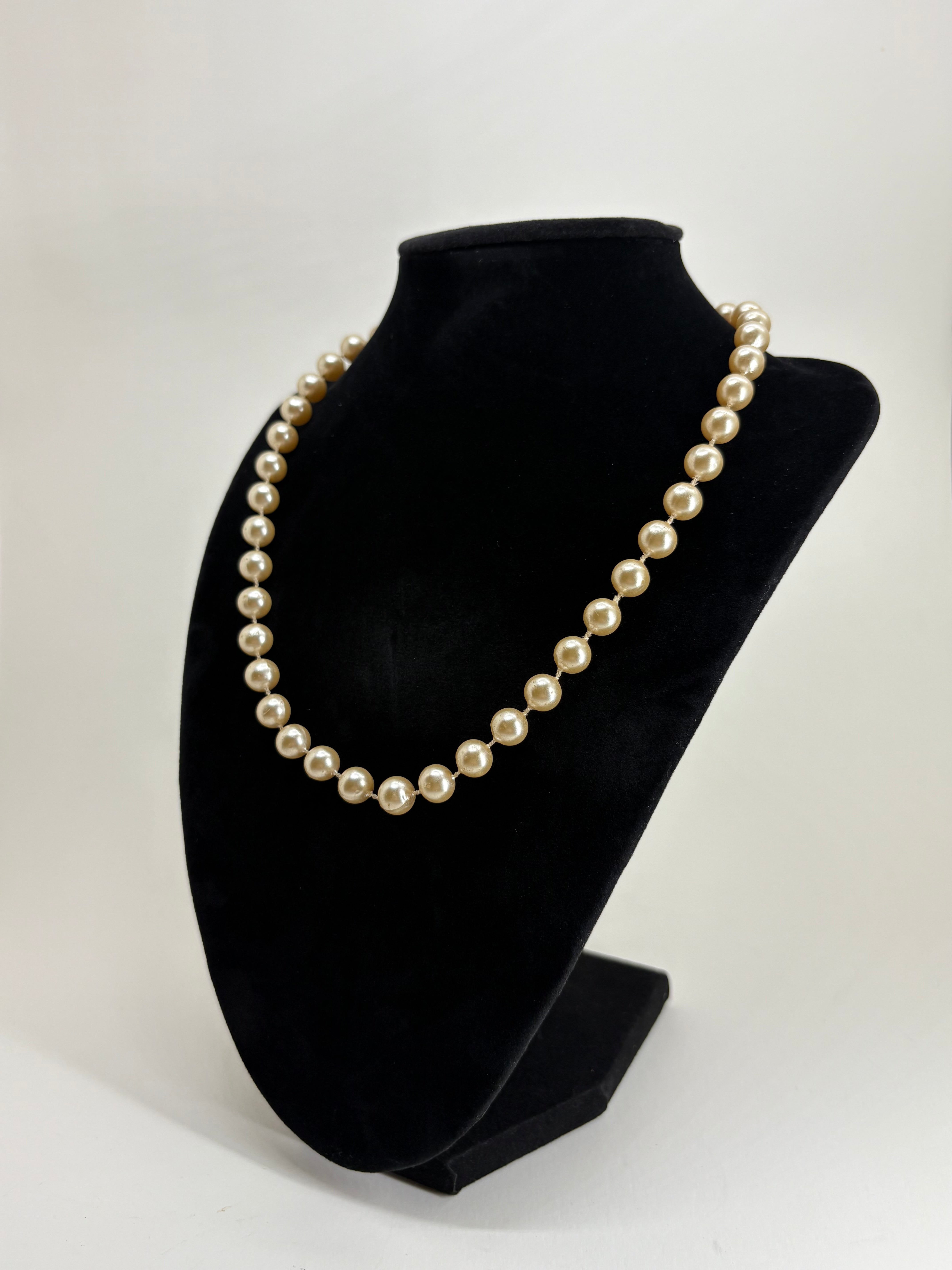Vintage Faux Pearl Necklace 8.5"