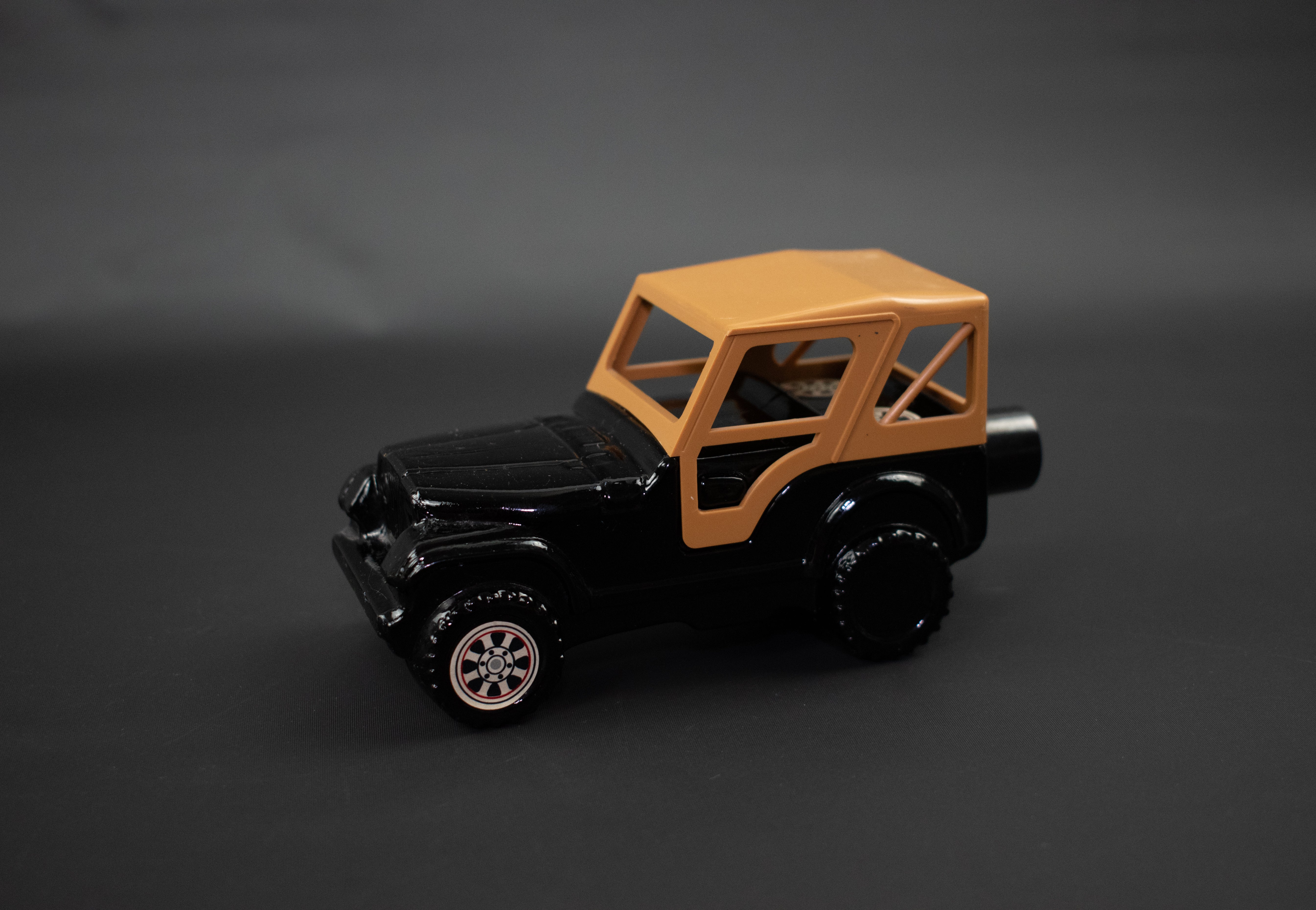 Avon Jeep Renegade Decanter Trazarra Cologne Black Jeep Filled used
