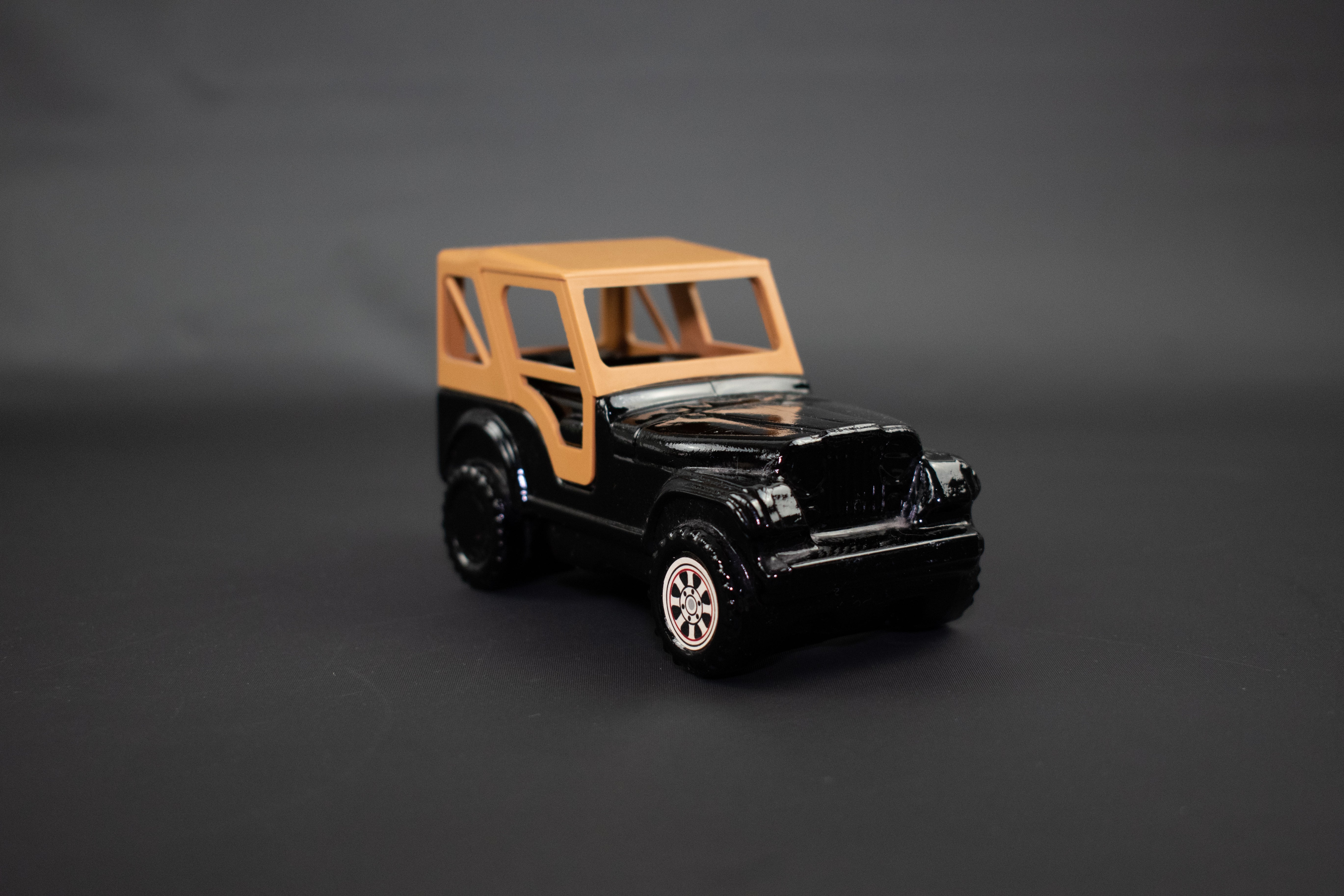 Avon Jeep Renegade Decanter Trazarra Cologne Black Jeep Filled used