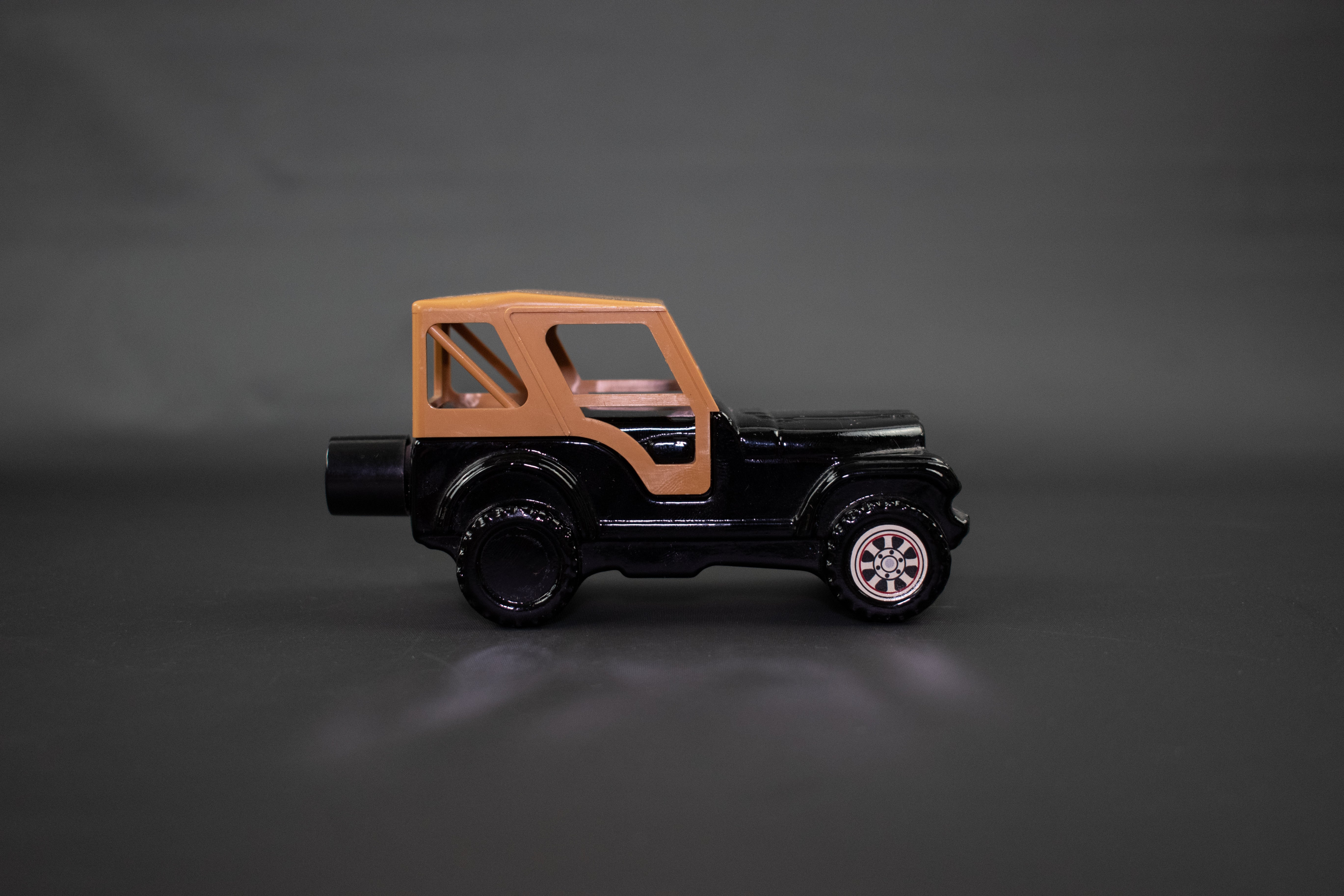 Avon Jeep Renegade Decanter Trazarra Cologne Black Jeep Filled used