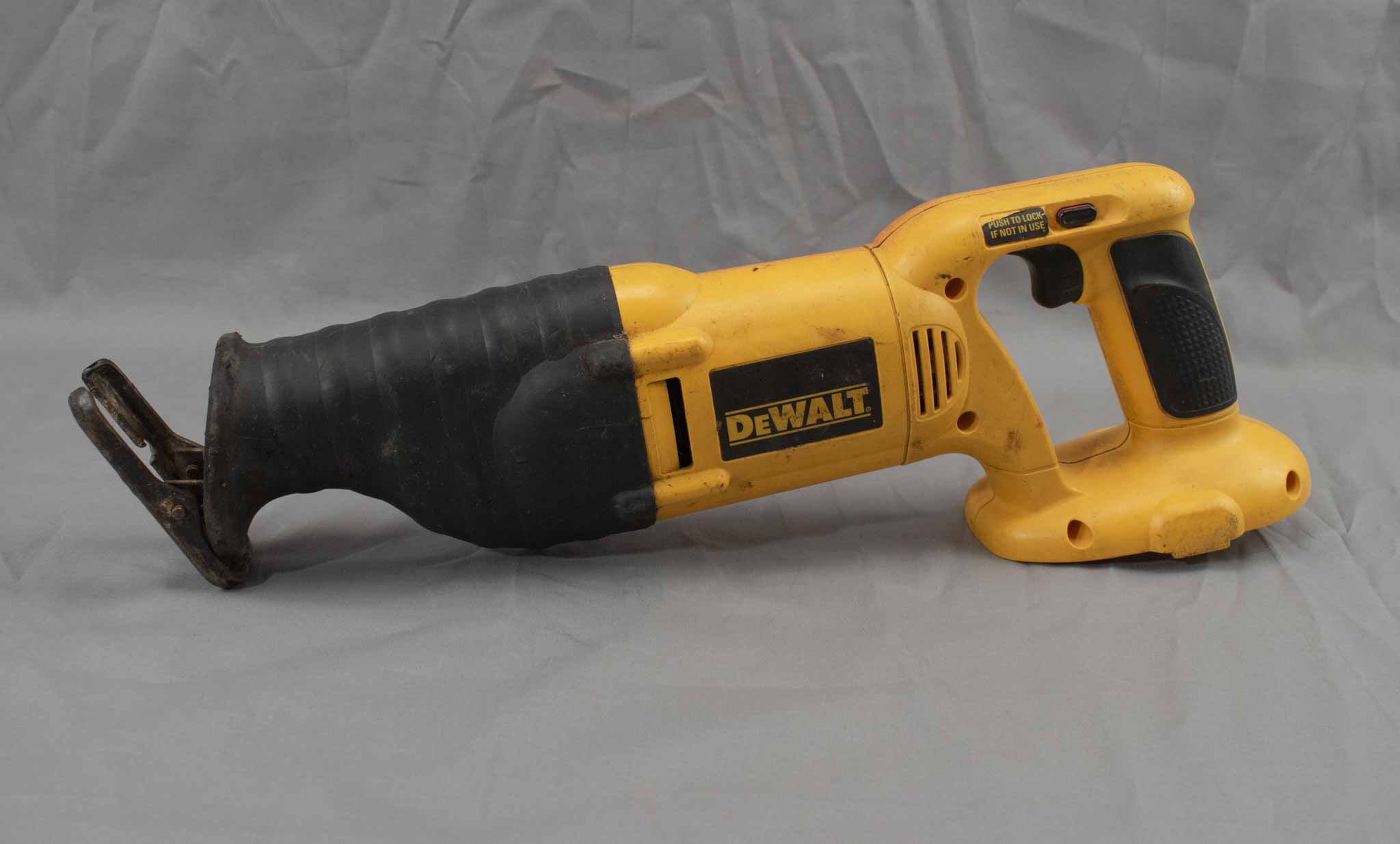 DEWALT 18V Variable Speed Reciprocating Saw Cordless DW938 (Tool Only) Untested