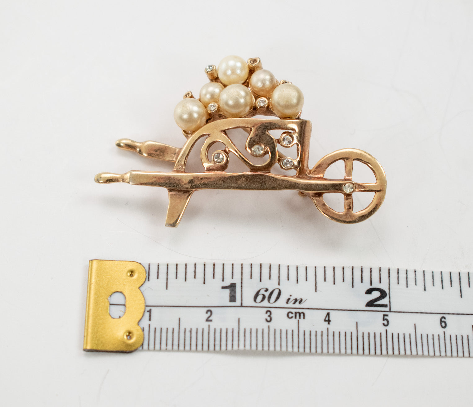 Christmas Slay collectible brooch pin golden used vintage holiday pin