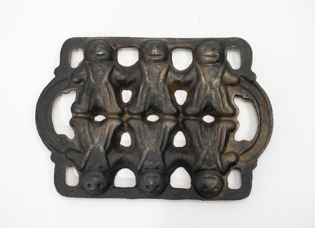 Vintage Cast Iron Mold Six Gingerbread Men Corn bread Muffin Pan Used