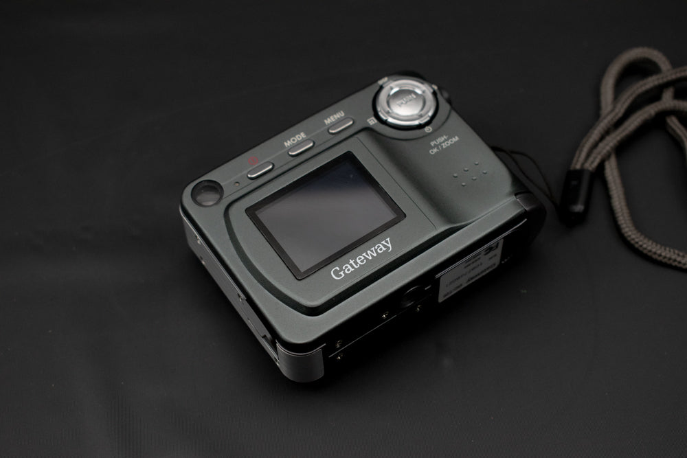 Vintage Gateway DC-T20 2.0M Super Digital Camera Untested