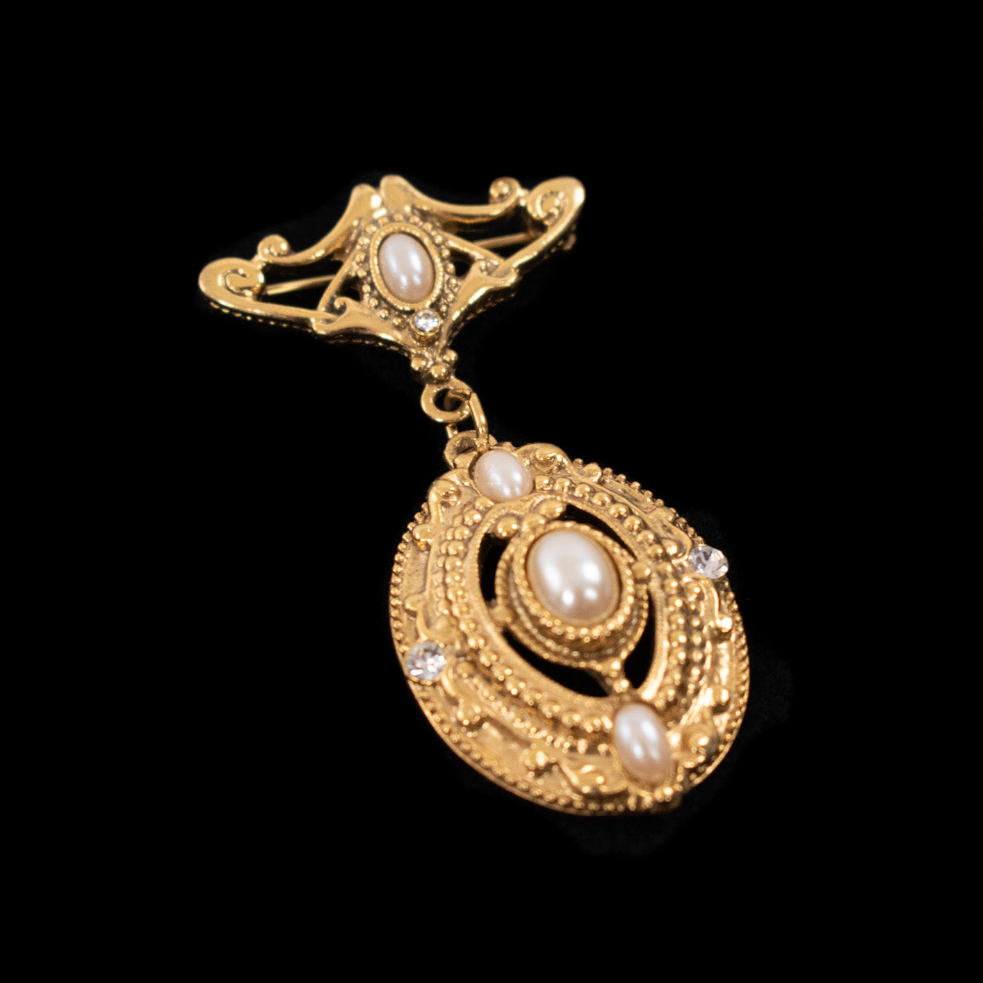 Brooch Pin Vintage 4 Pearl Hanging Pendent Gold Collectible Pin Used.