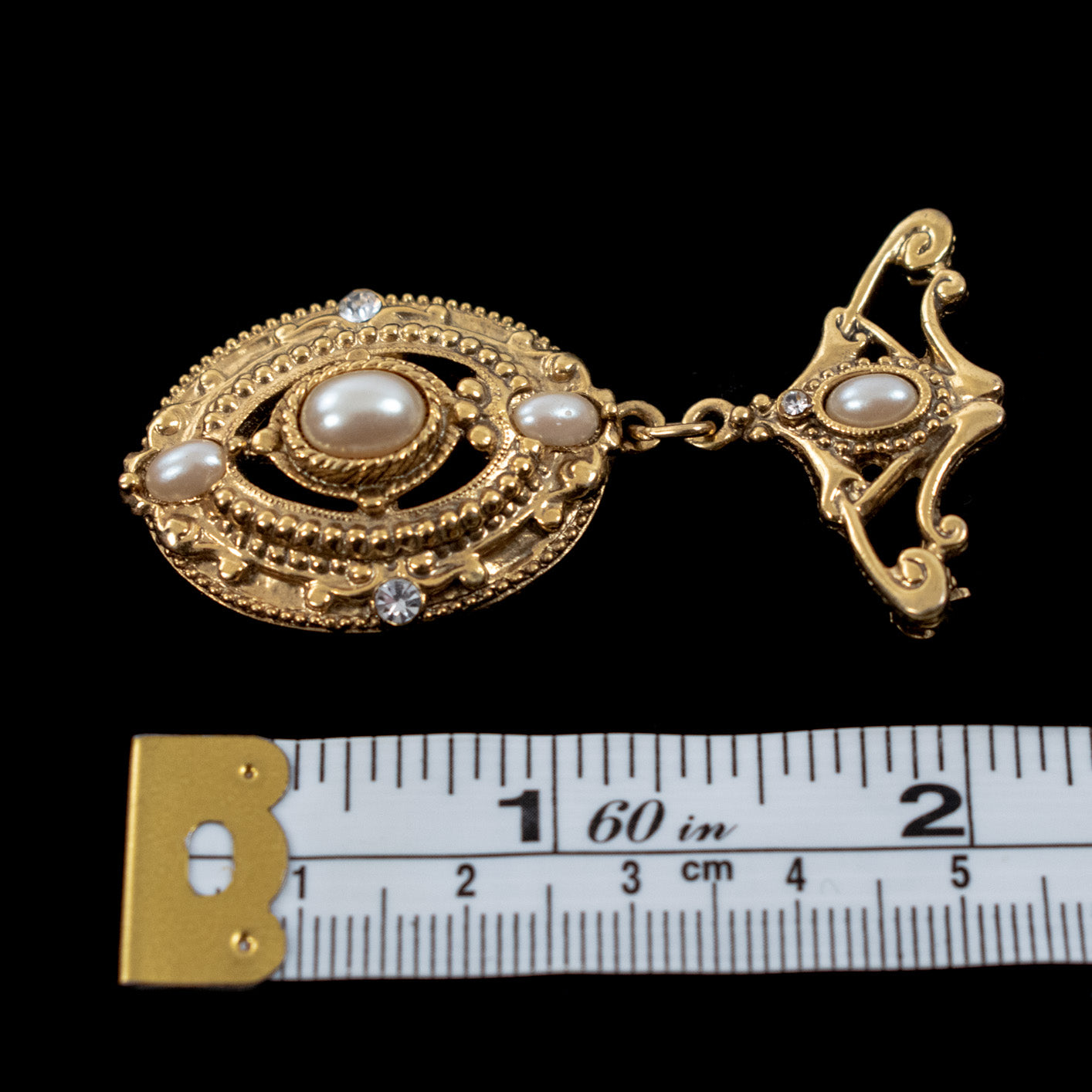 Brooch Pin Vintage 4 Pearl Hanging Pendent Gold Collectible Pin Used.