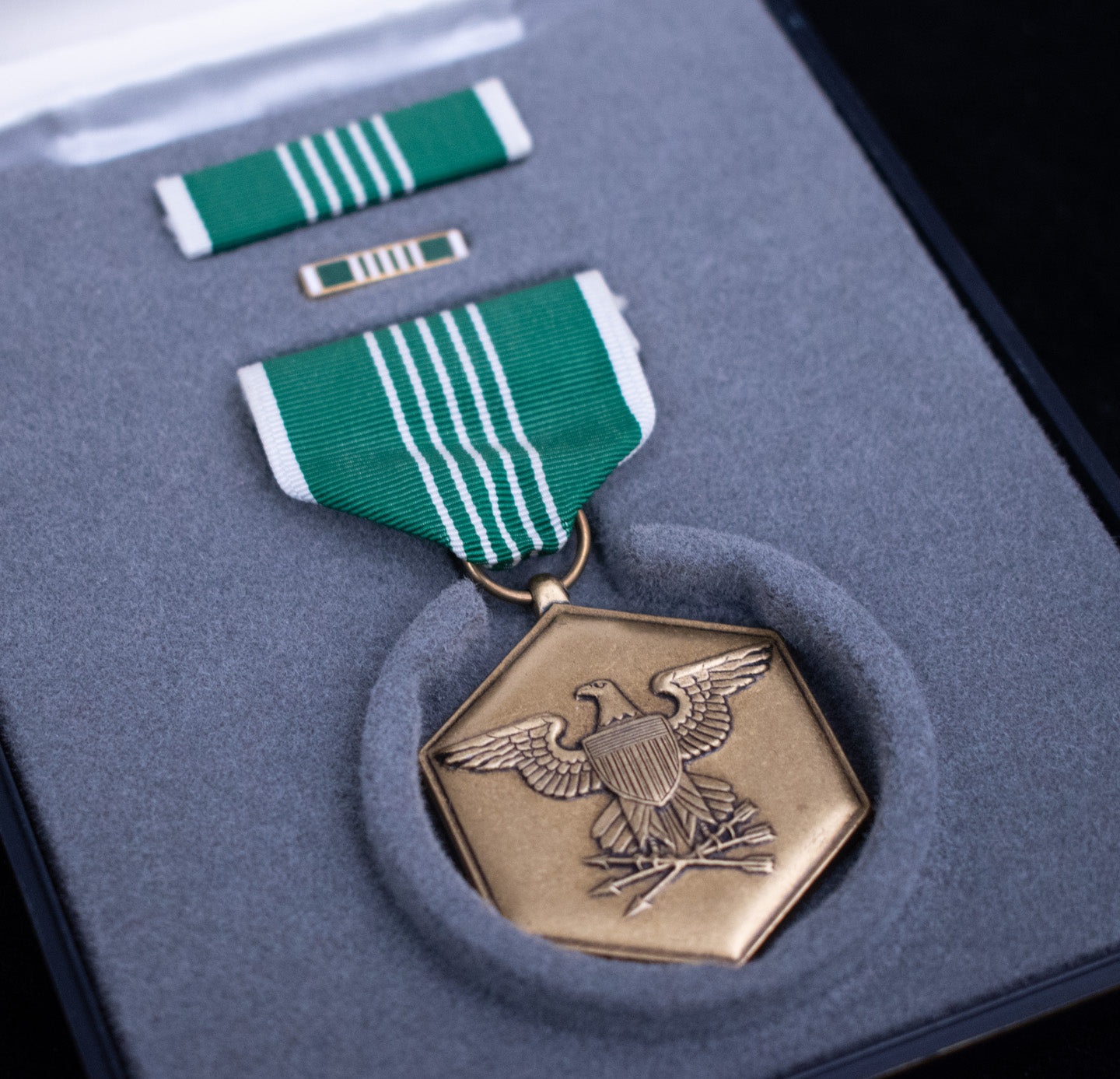 Army Commendation Green and White USA Medal, Ribbon Display Case USED